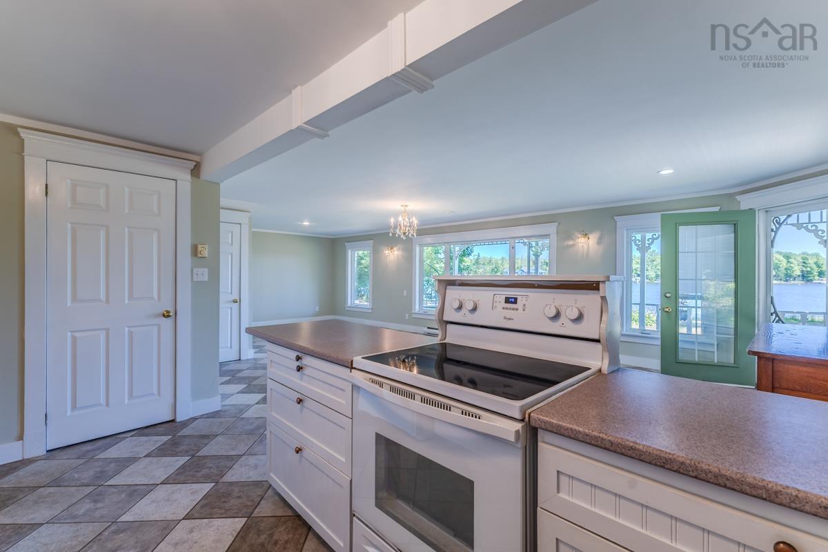 $999,500.00: 209 SHORTTS LAKE WEST Road, Shortts Lake