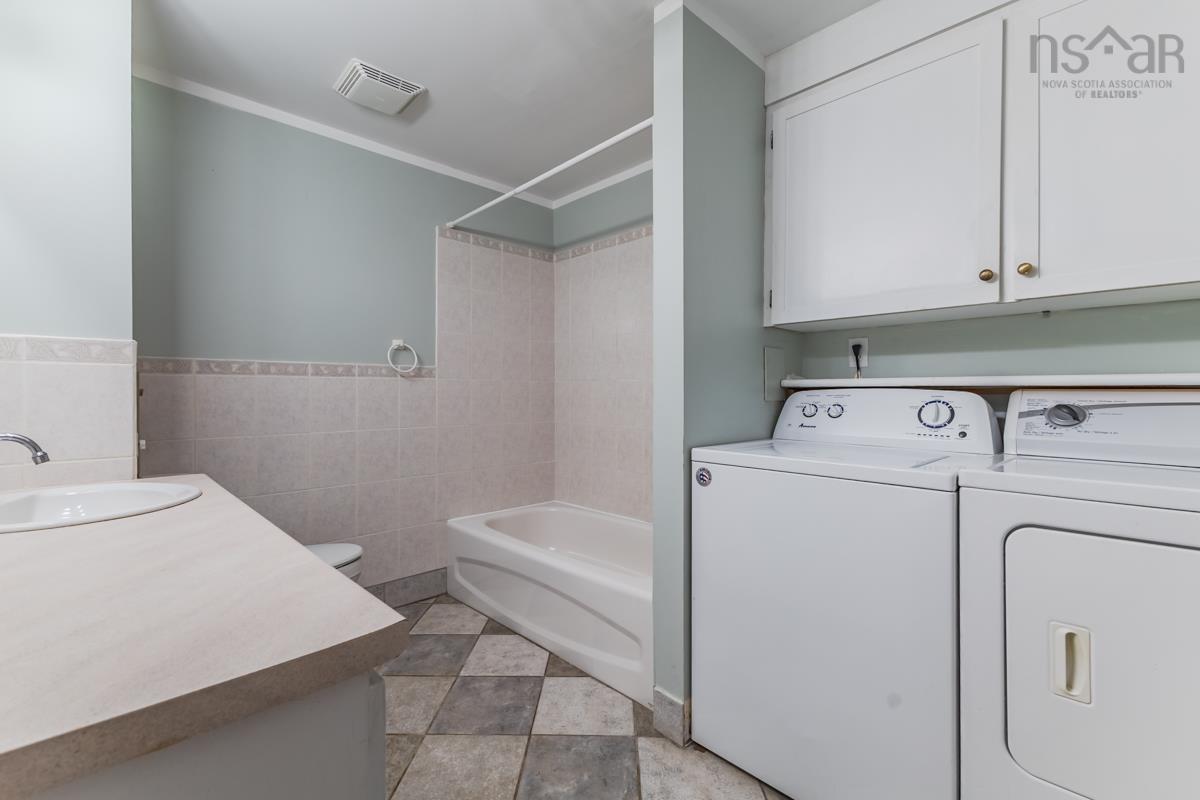 $999,500.00: 209 SHORTTS LAKE WEST Road, Shortts Lake