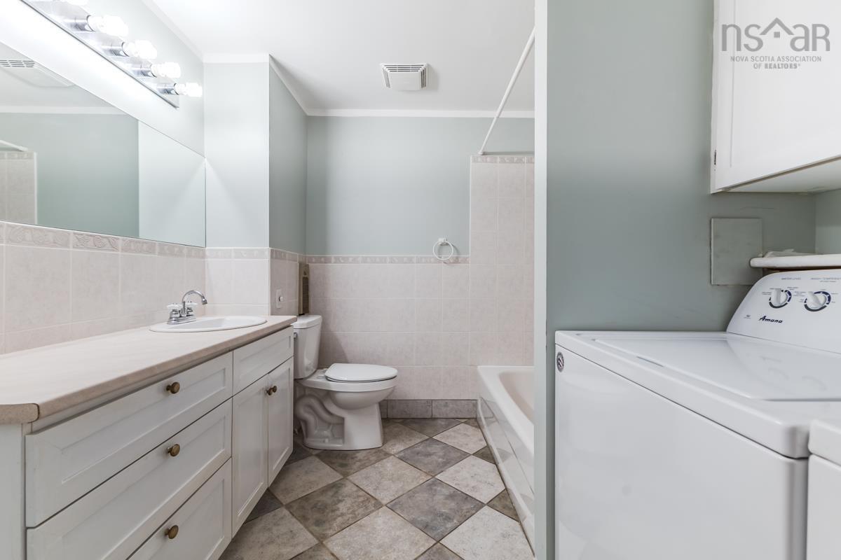 $999,500.00: 209 SHORTTS LAKE WEST Road, Shortts Lake