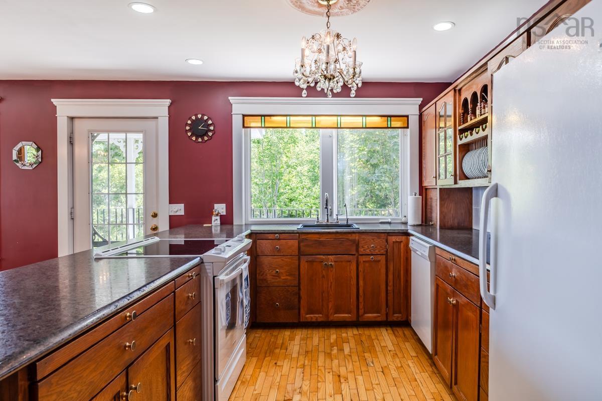 $999,500.00: 209 SHORTTS LAKE WEST Road, Shortts Lake