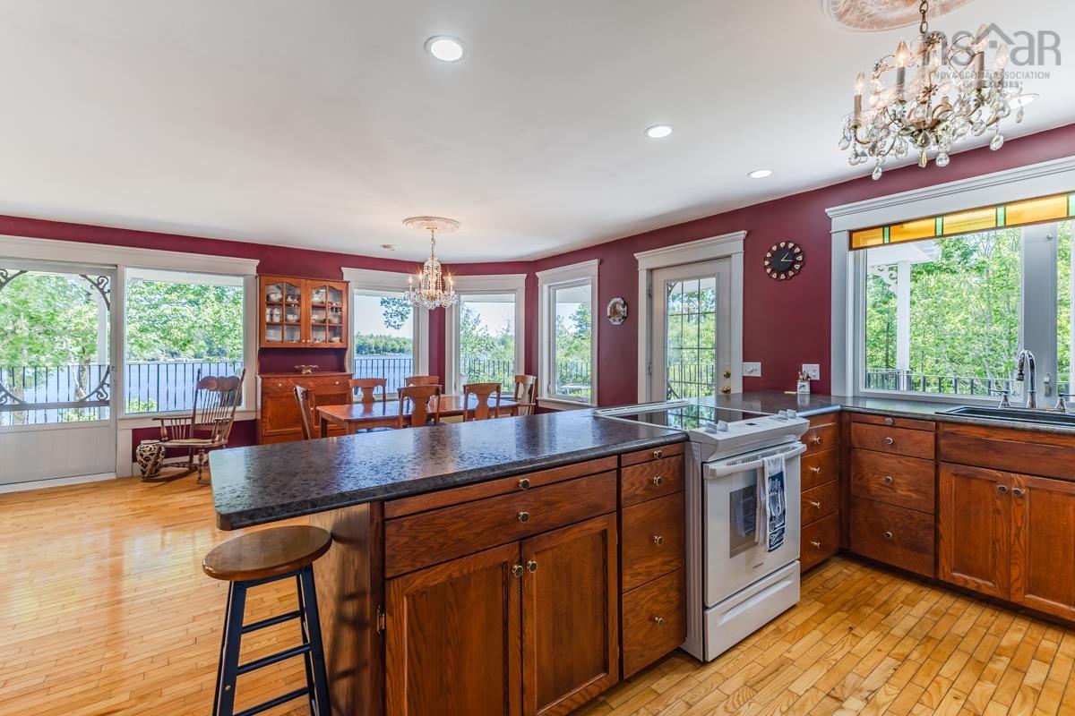 $999,500.00: 209 SHORTTS LAKE WEST Road, Shortts Lake