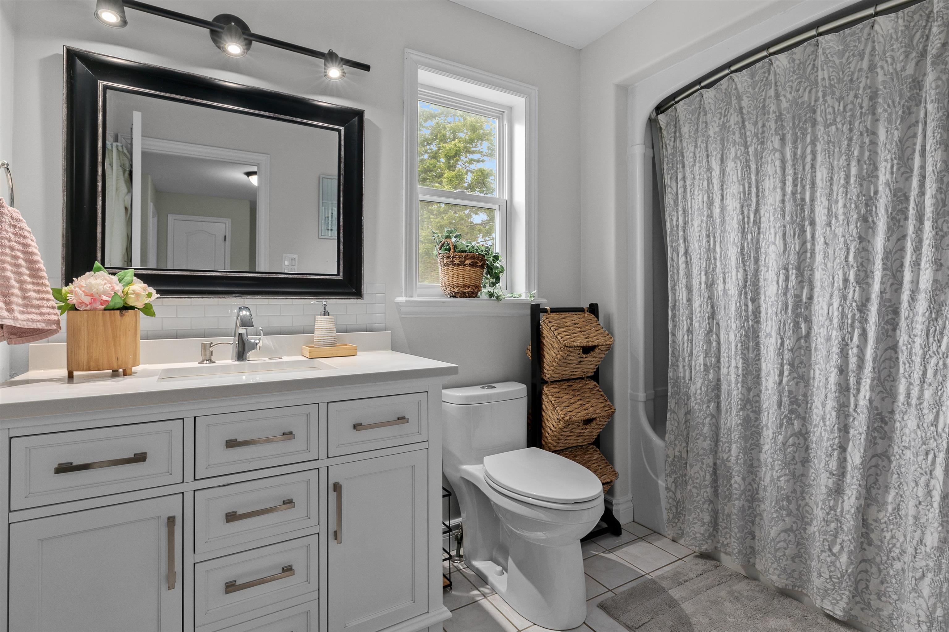 $849,900.00: 43 Diana Drive, Hammonds Plains