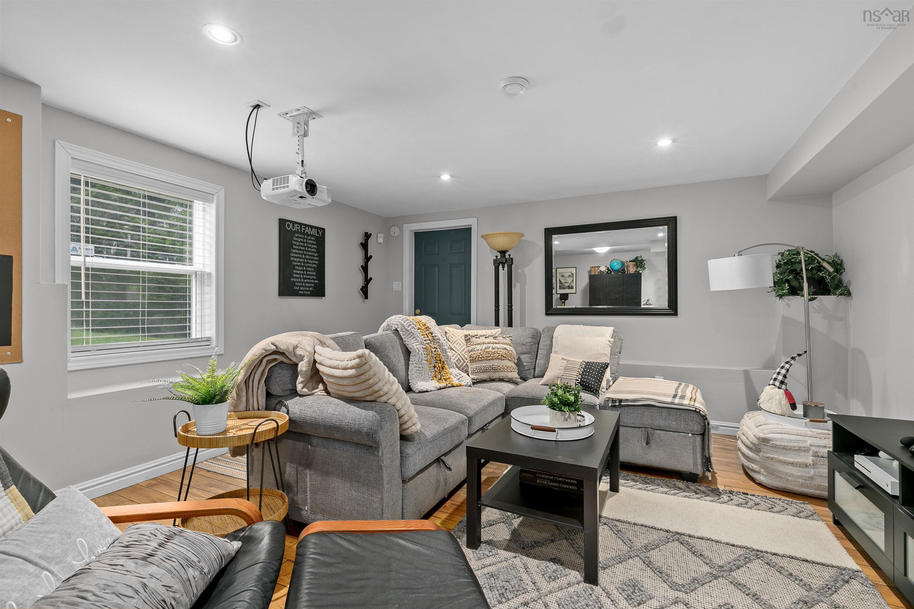 $849,900.00: 43 Diana Drive, Hammonds Plains