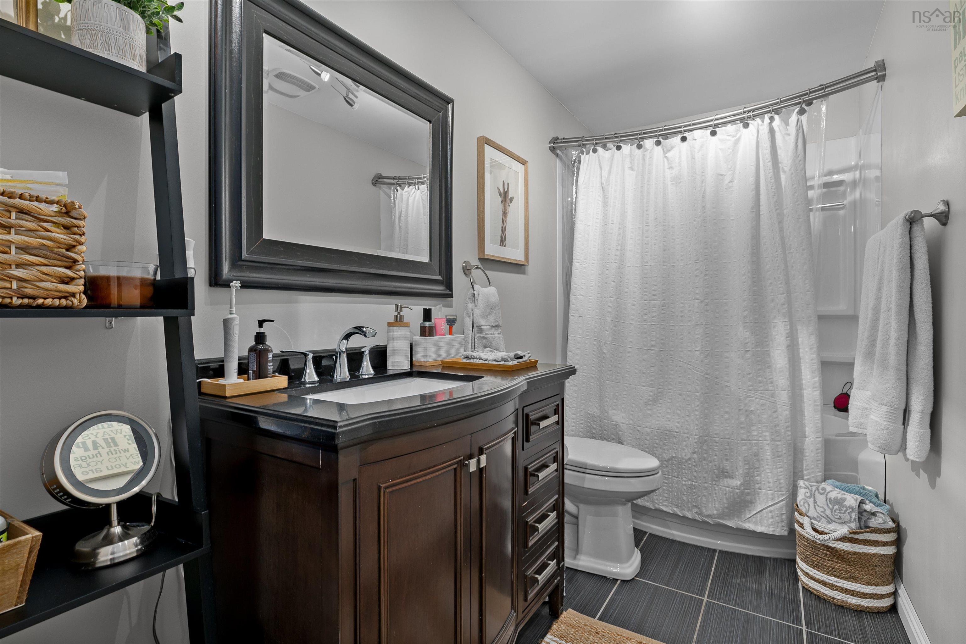 $849,900.00: 43 Diana Drive, Hammonds Plains