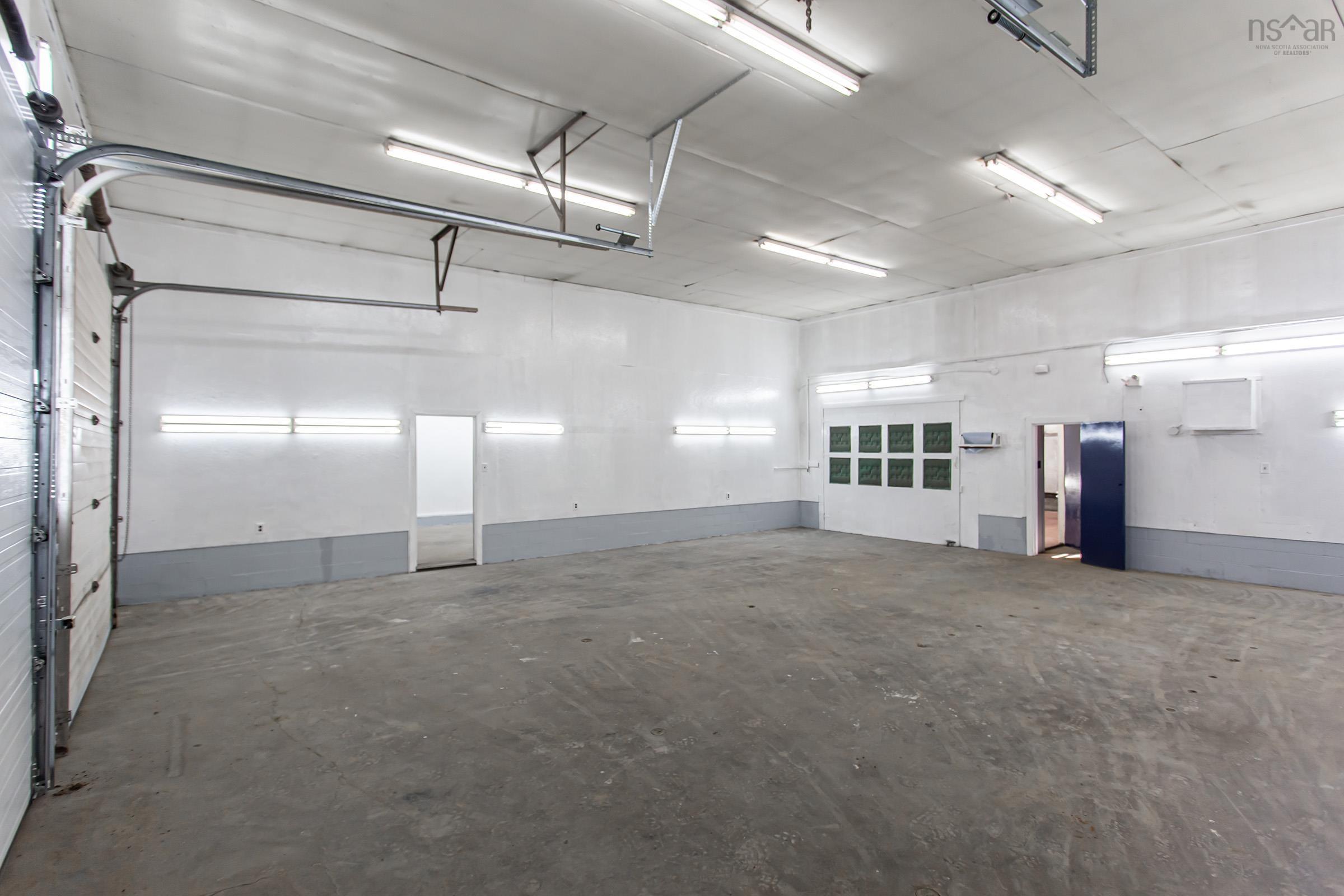 $400,000.00: 62 Victoria Road, Wilmot