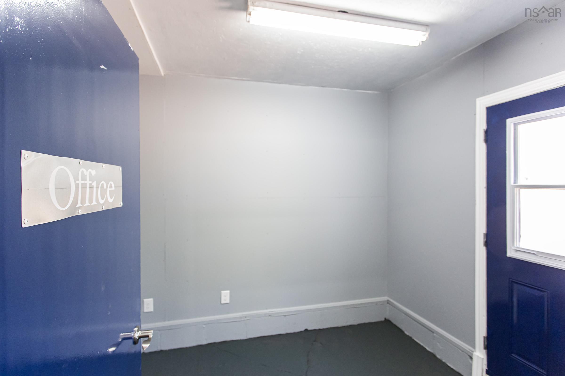 $400,000.00: 62 Victoria Road, Wilmot