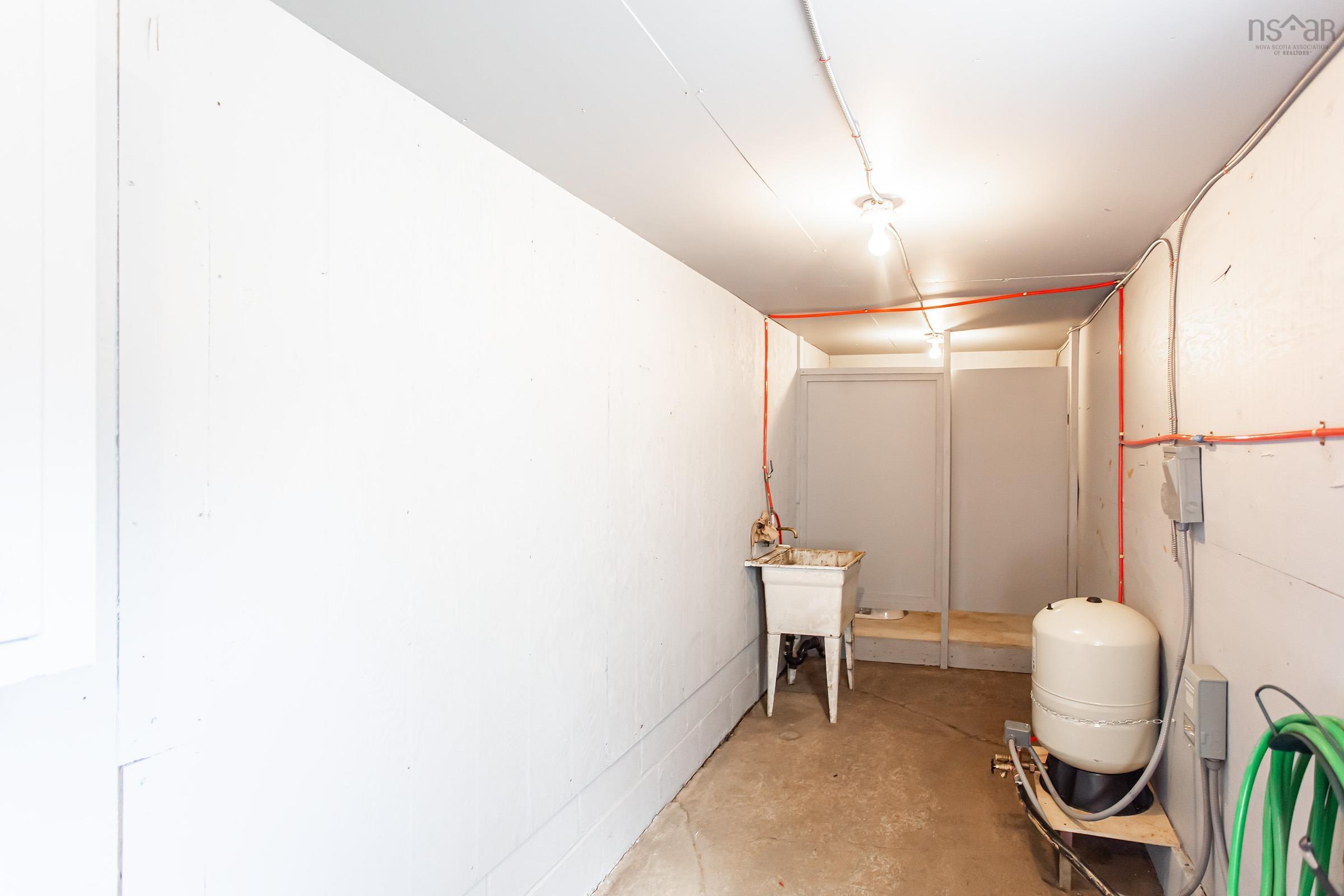 $400,000.00: 62 Victoria Road, Wilmot