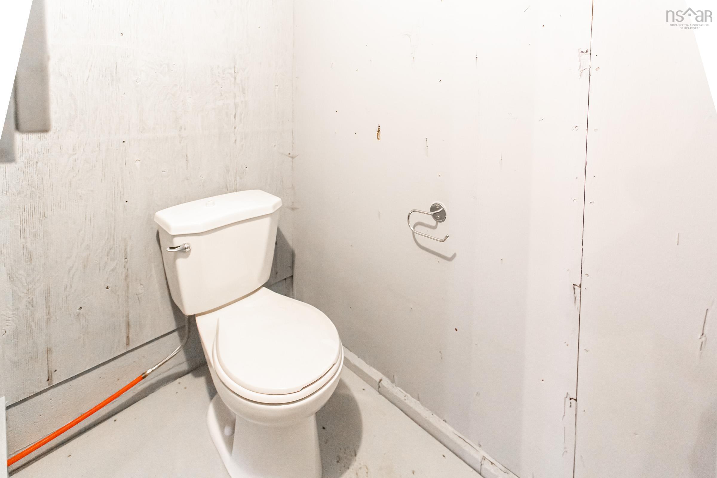 $400,000.00: 62 Victoria Road, Wilmot