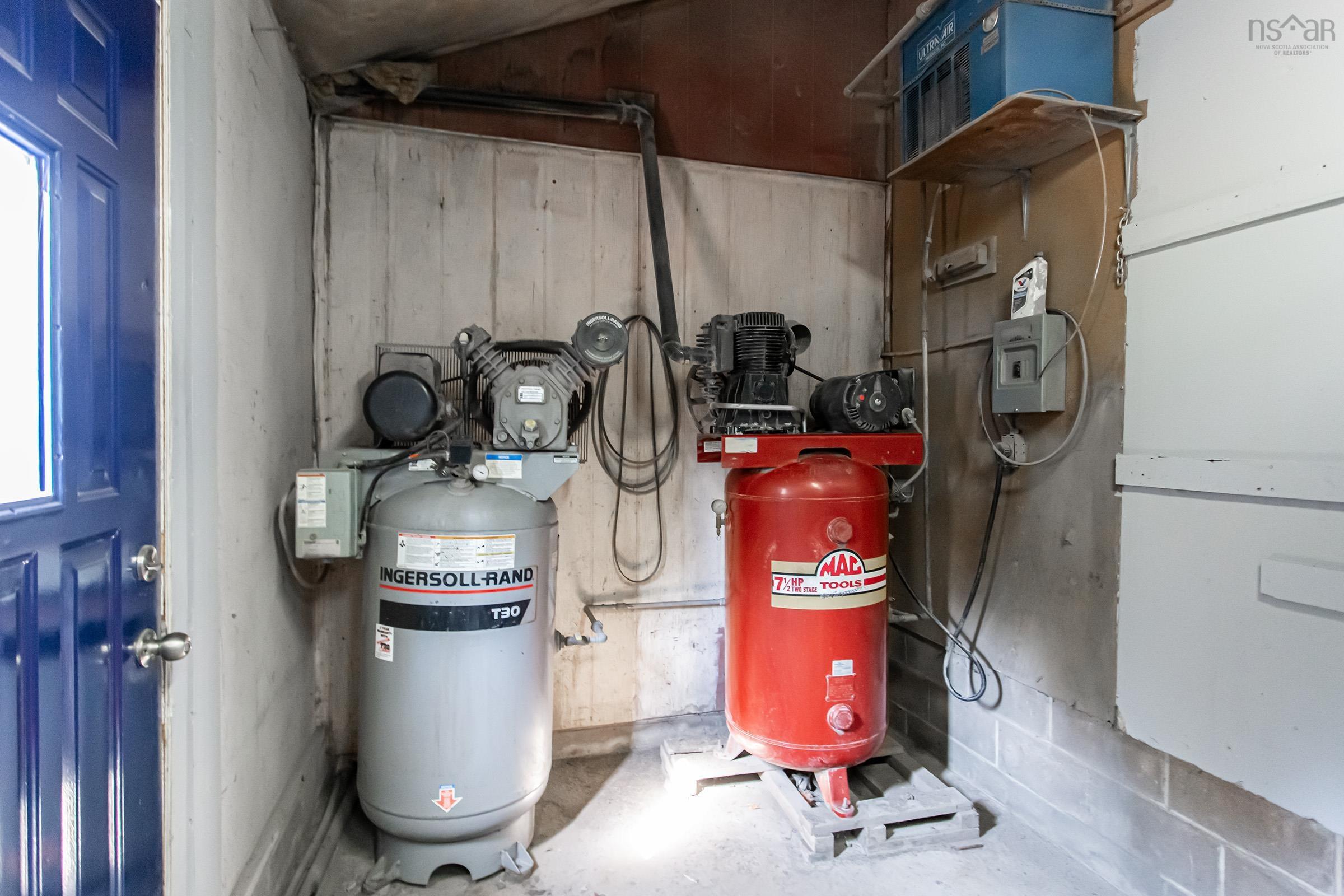 $400,000.00: 62 Victoria Road, Wilmot