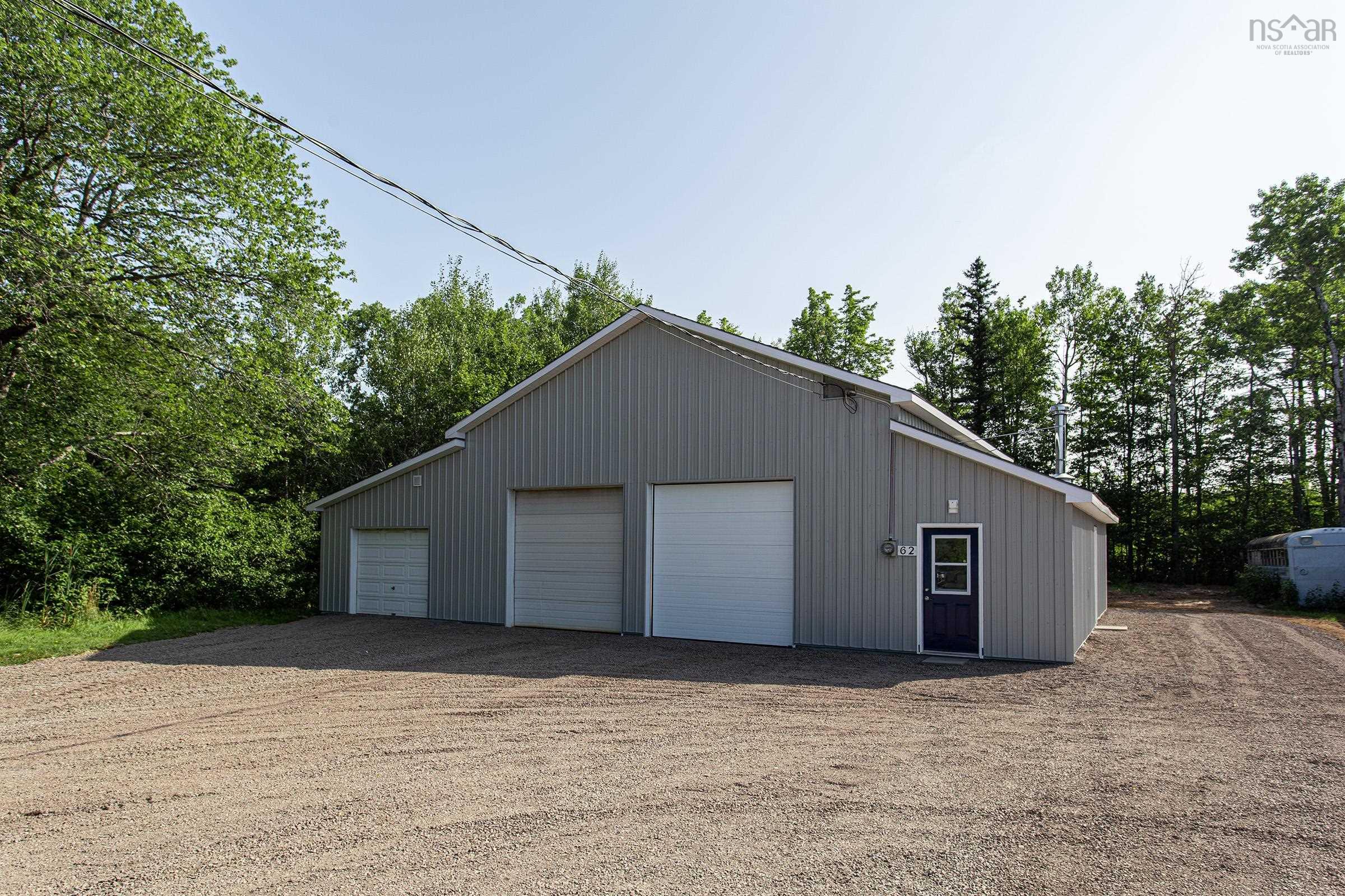 $400,000.00: 62 Victoria Road, Wilmot