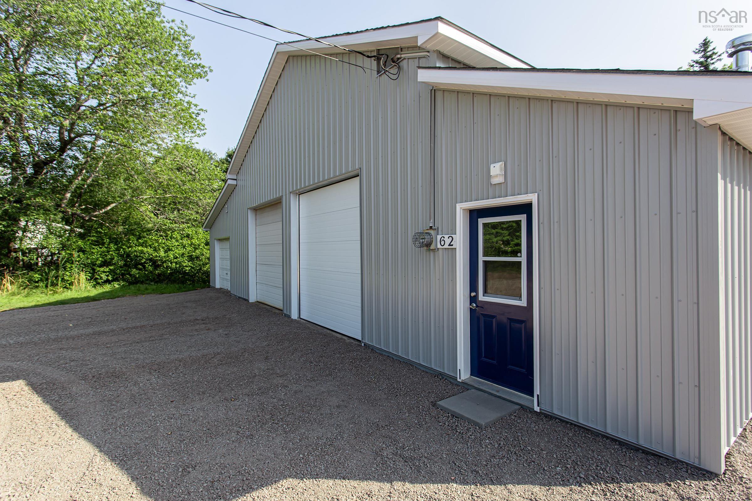 $400,000.00: 62 Victoria Road, Wilmot