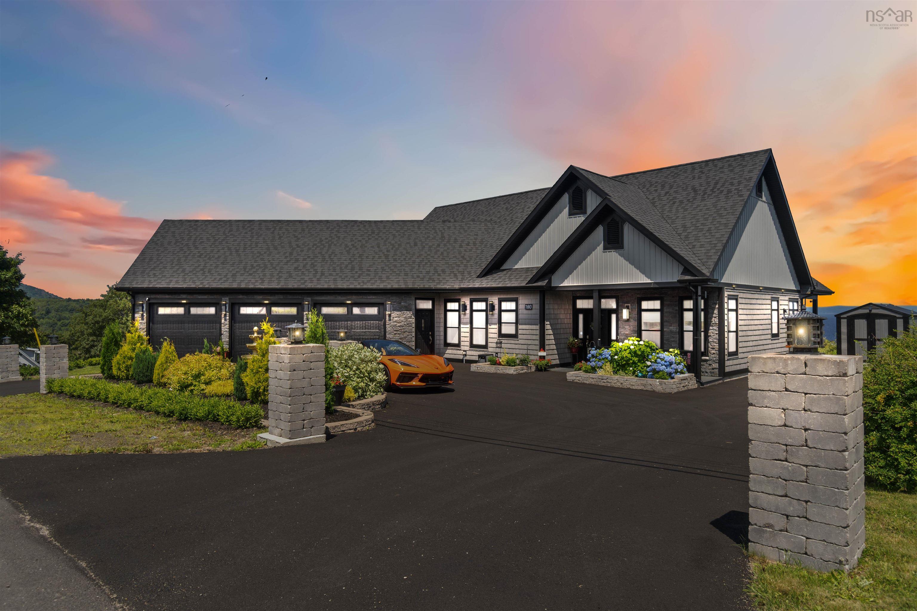 $1,099,000.00: 180 King Street, Digby