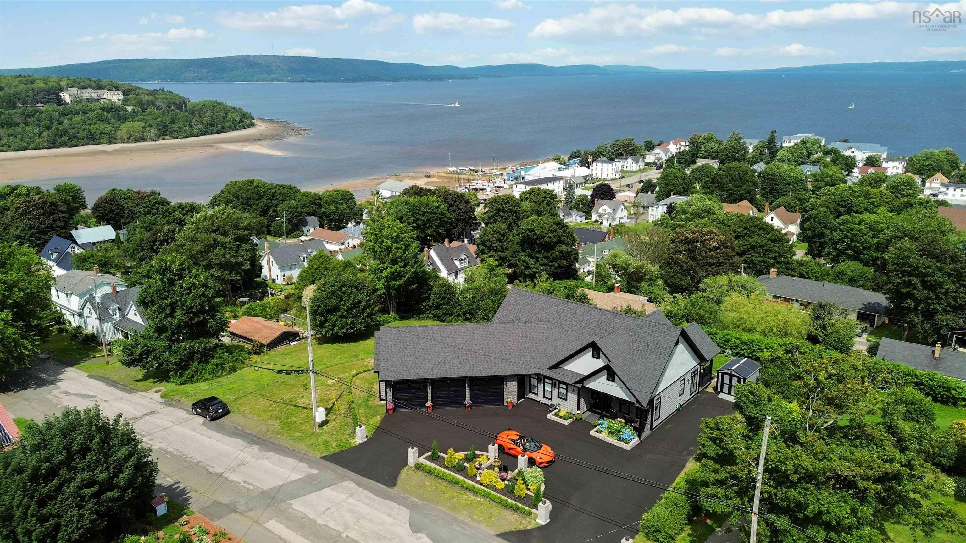 $1,099,000.00: 180 King Street, Digby