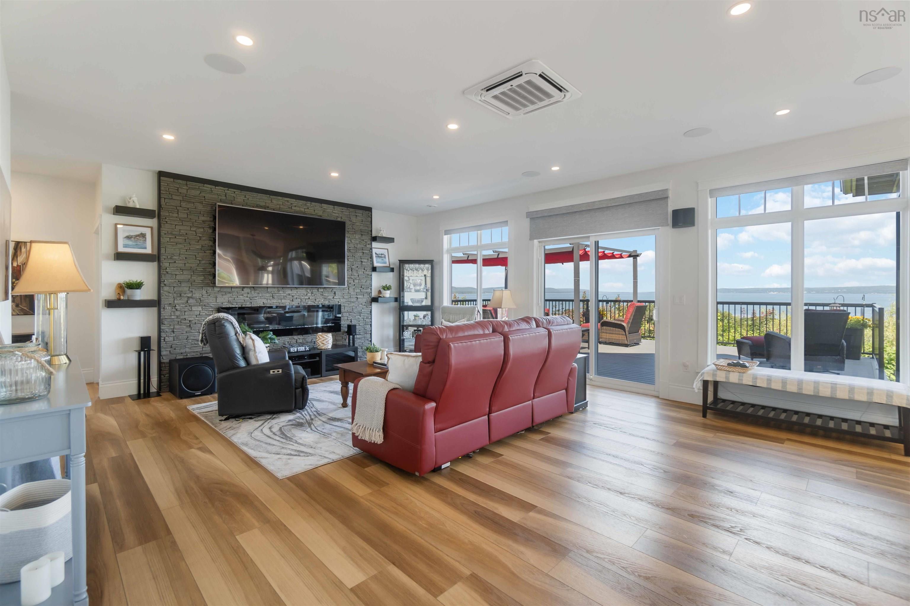 $1,099,000.00: 180 King Street, Digby