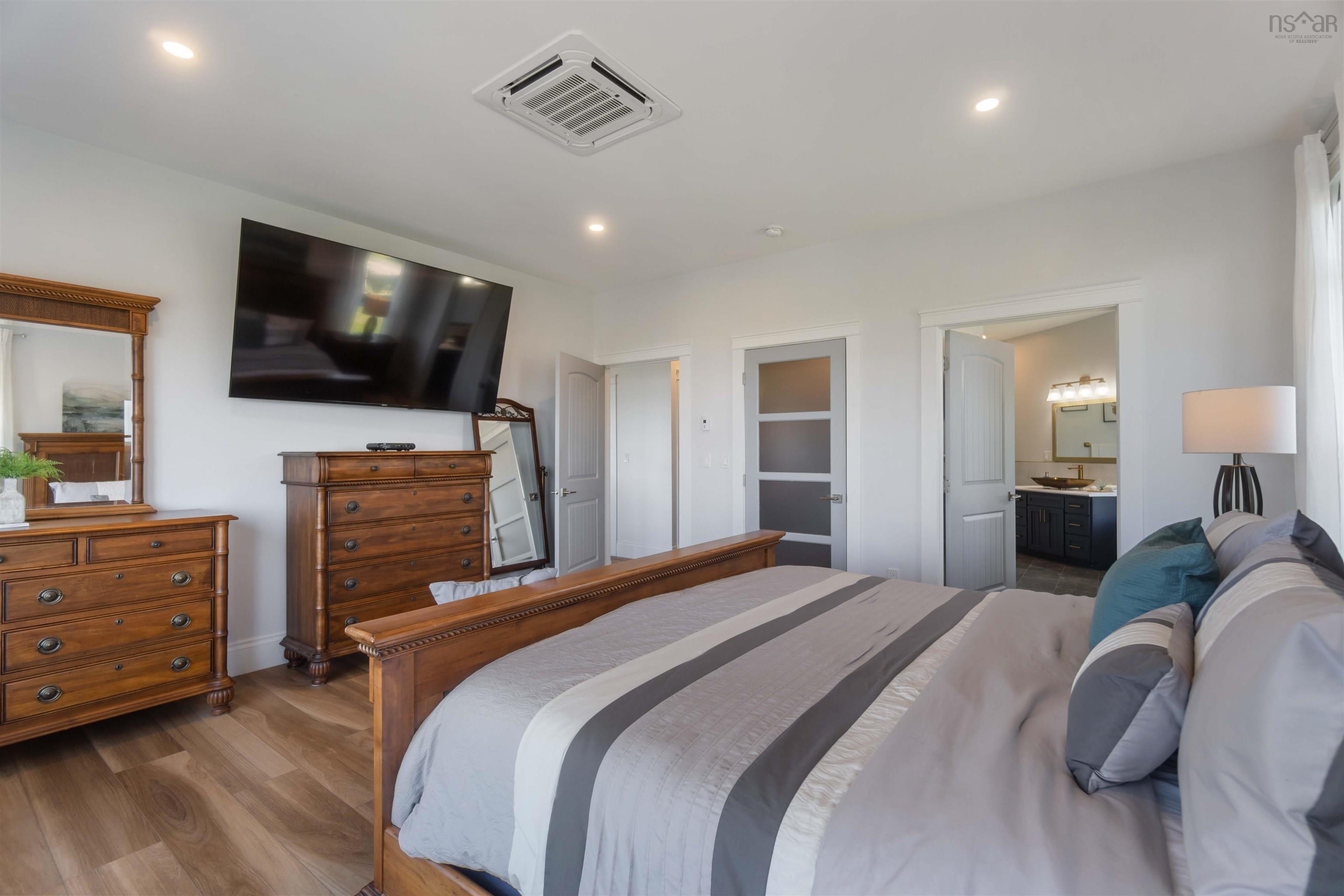 $1,099,000.00: 180 King Street, Digby