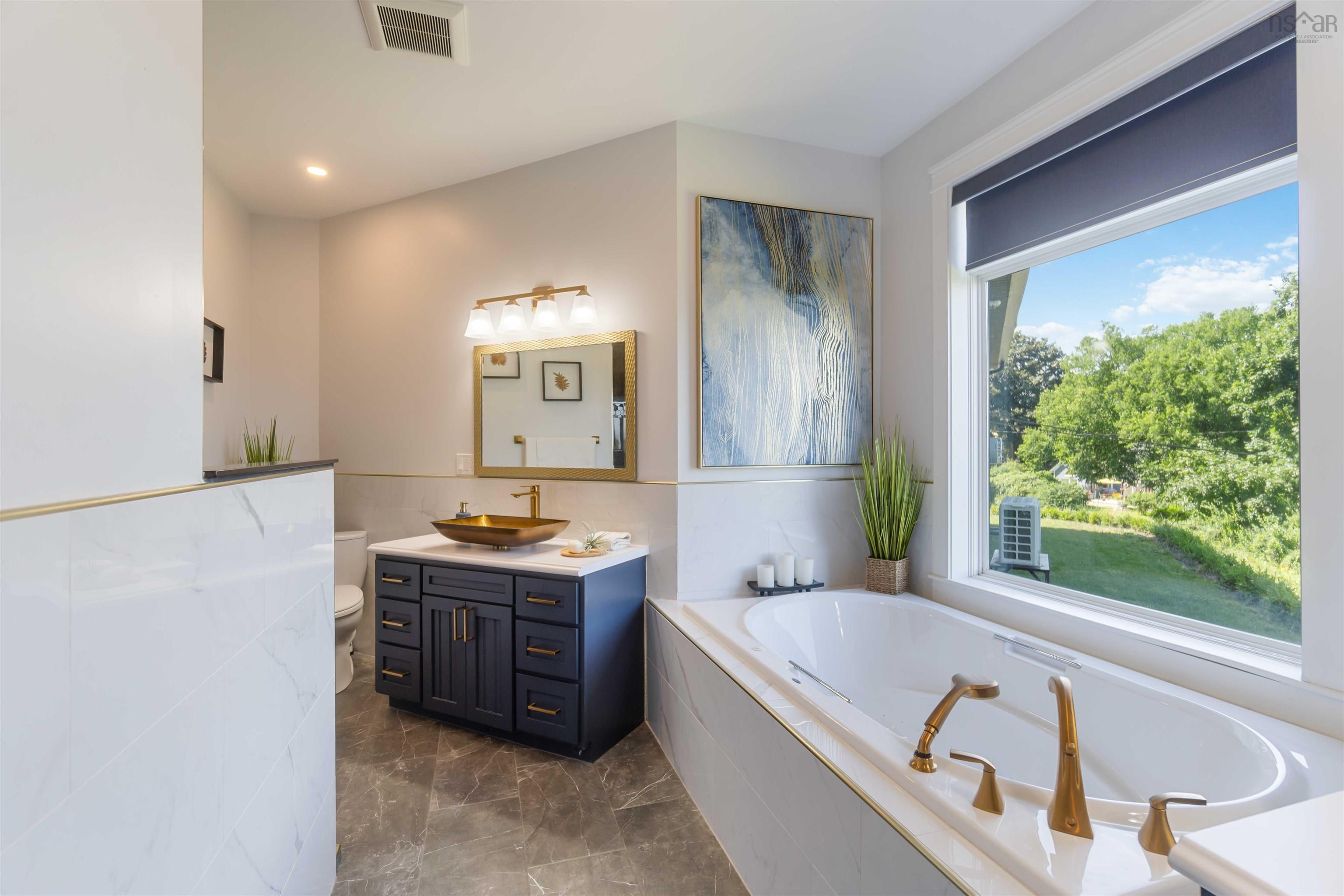 $1,099,000.00: 180 King Street, Digby