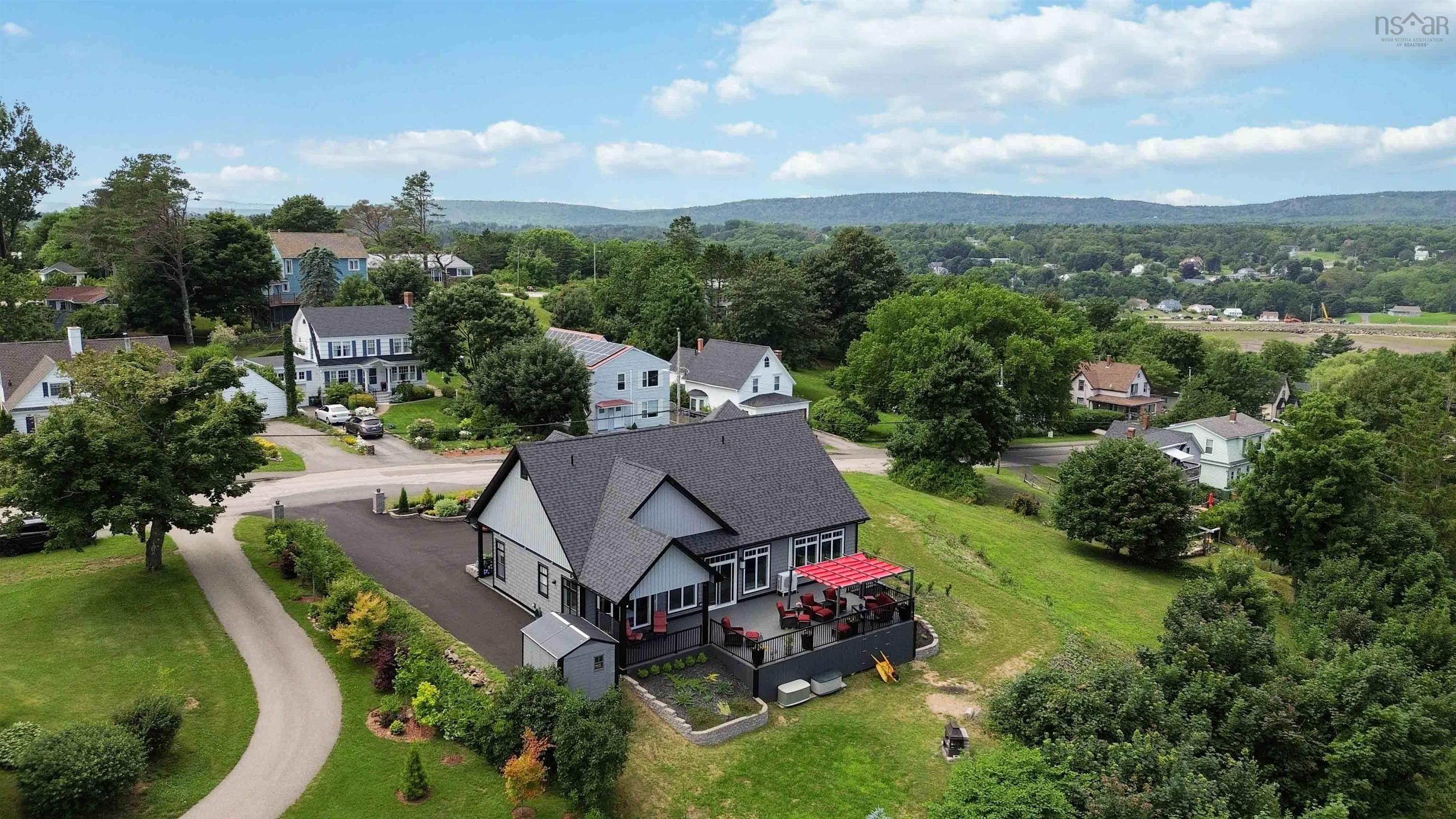 $1,099,000.00: 180 King Street, Digby