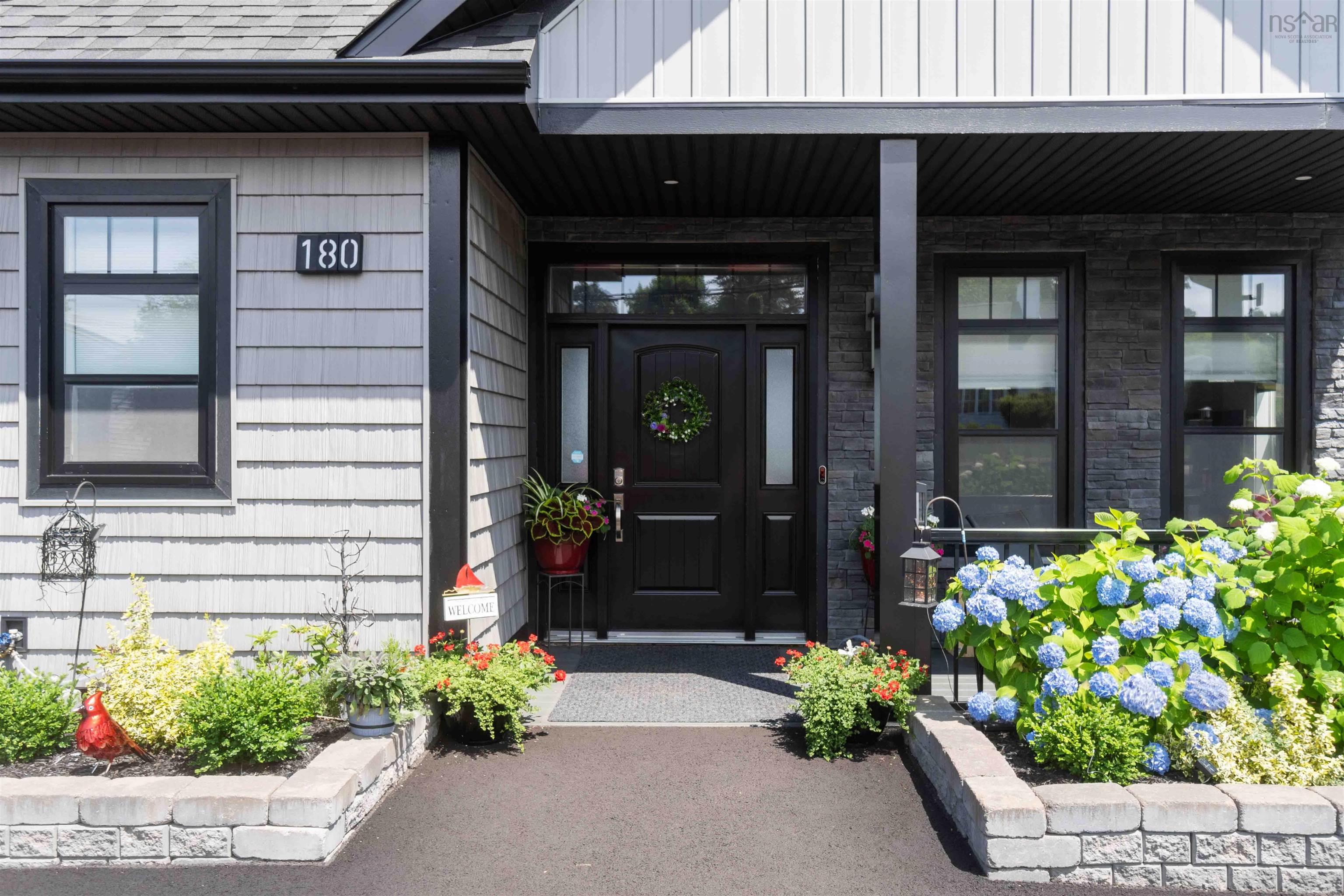 $1,099,000.00: 180 King Street, Digby