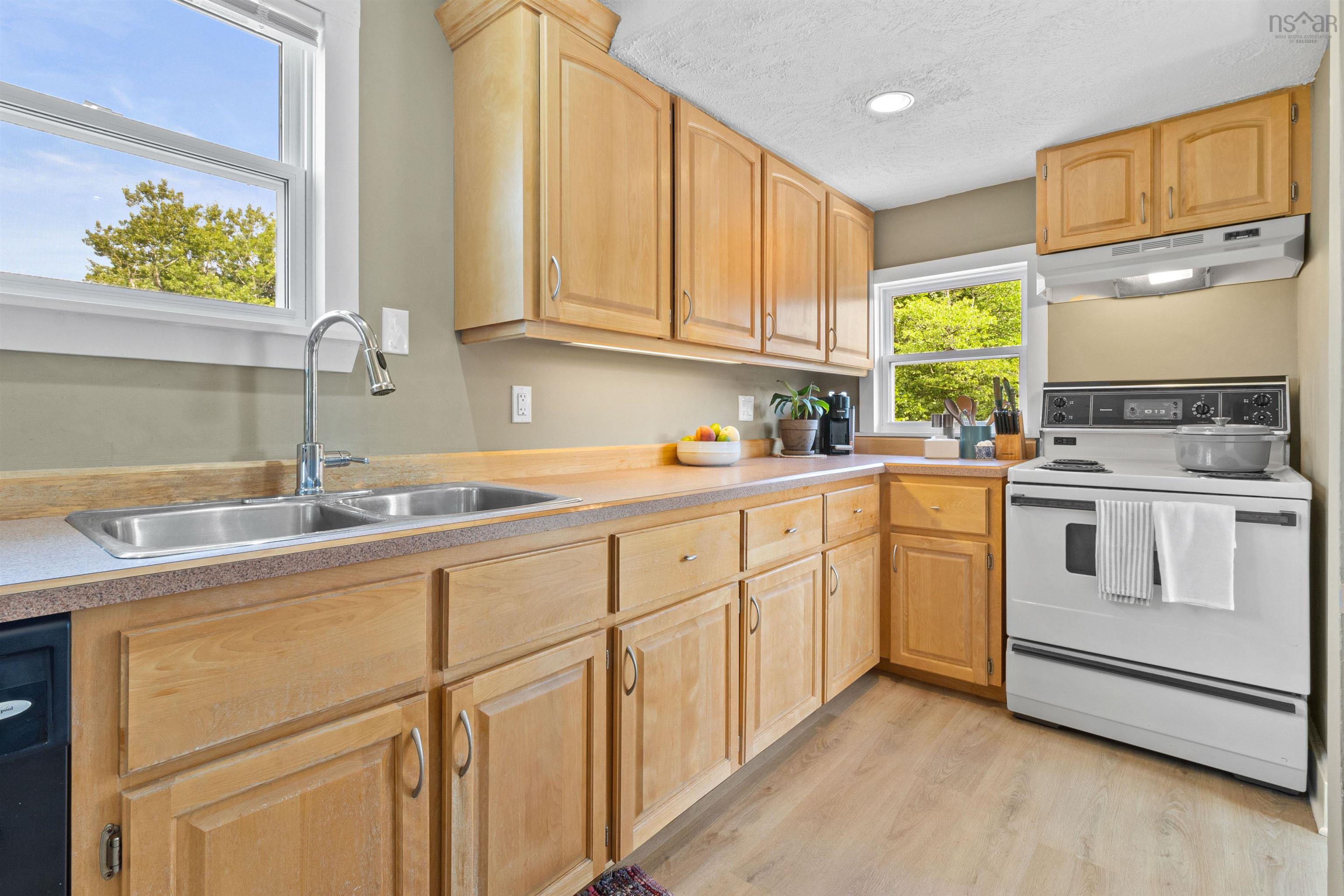 $439,900.00: 1442 Prospect Road, Hatchet Lake