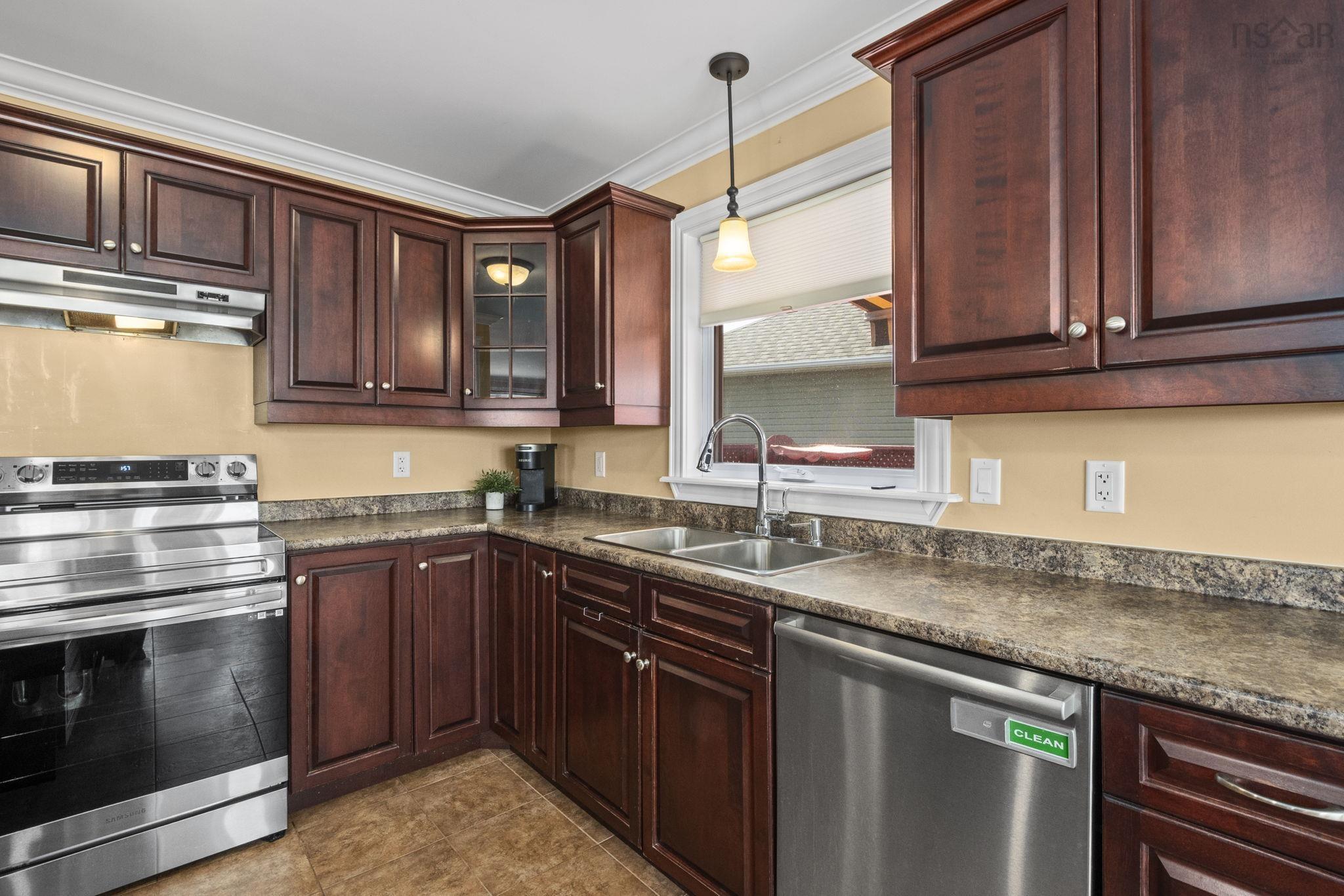 $689,900.00: 5 Lucy Court, Middle Sackville