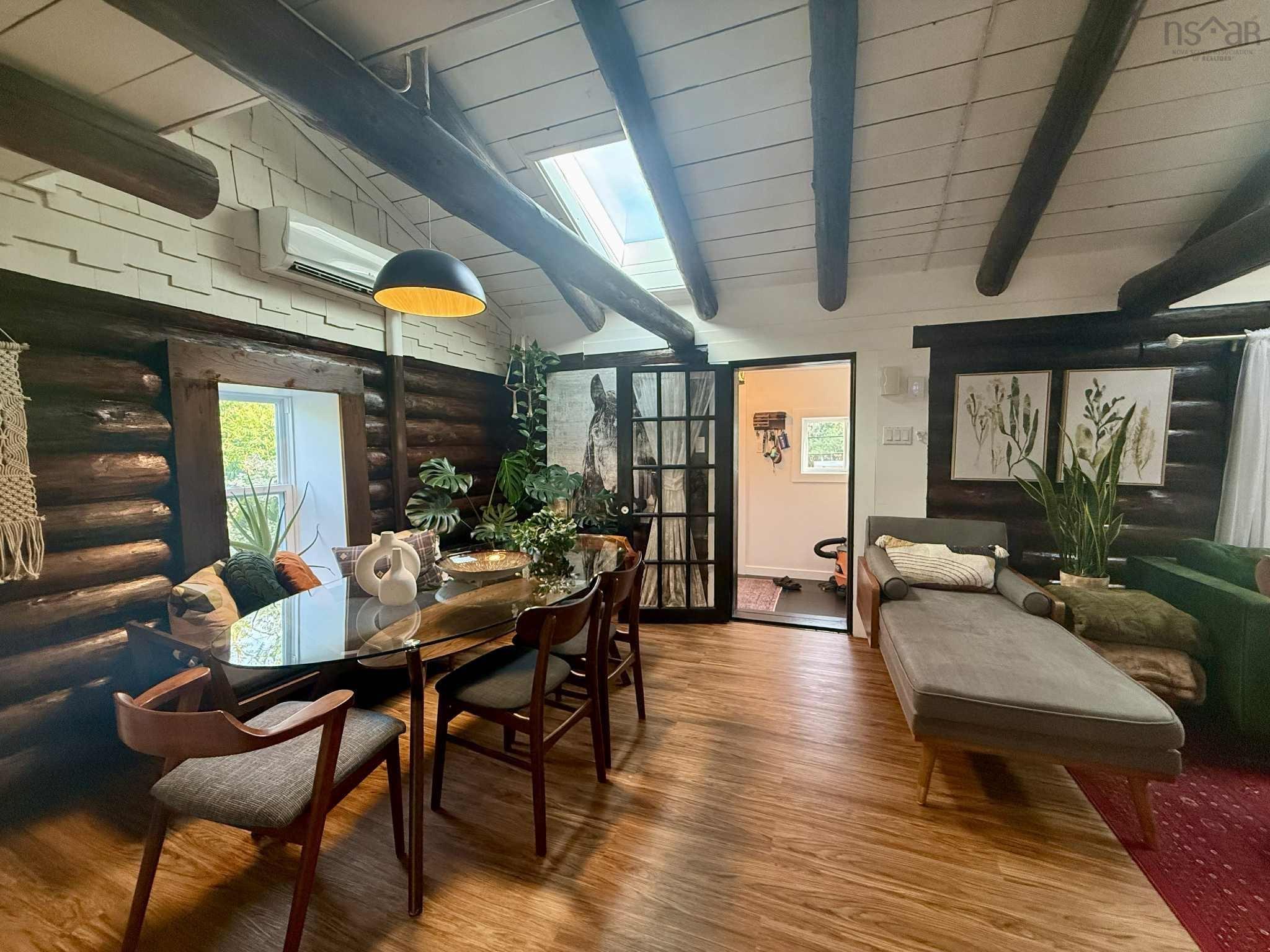 $389,000.00: 621 Highway 236, Green Oaks