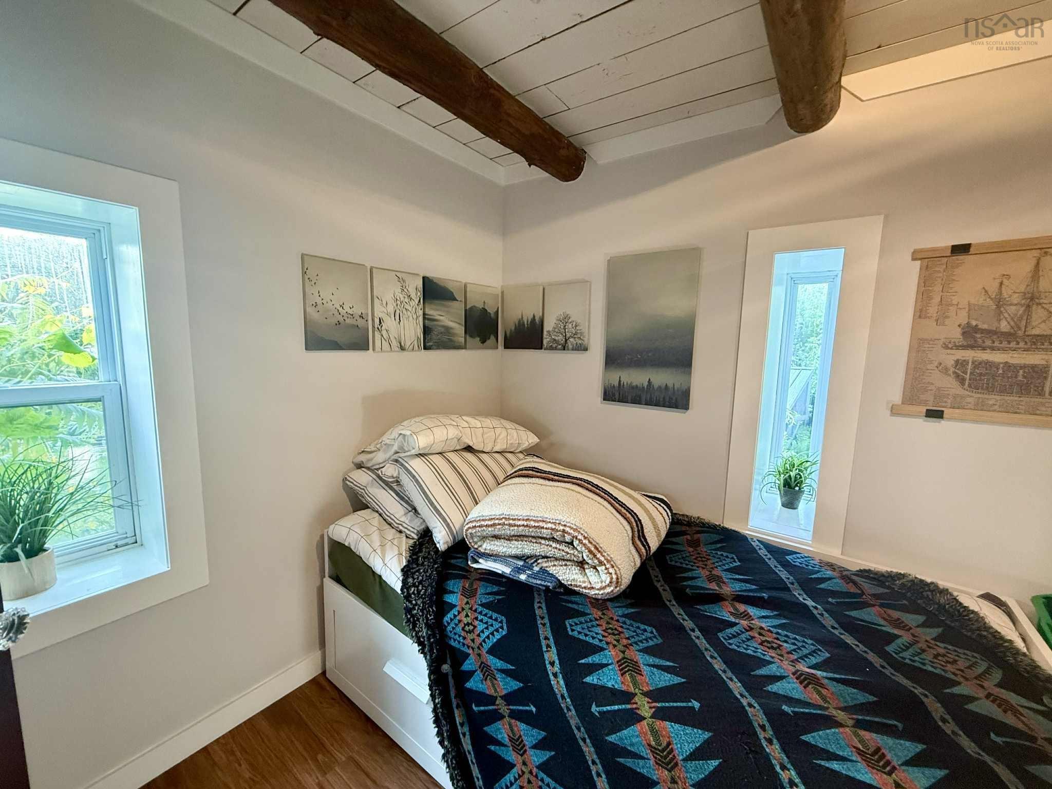 $389,000.00: 621 Highway 236, Green Oaks