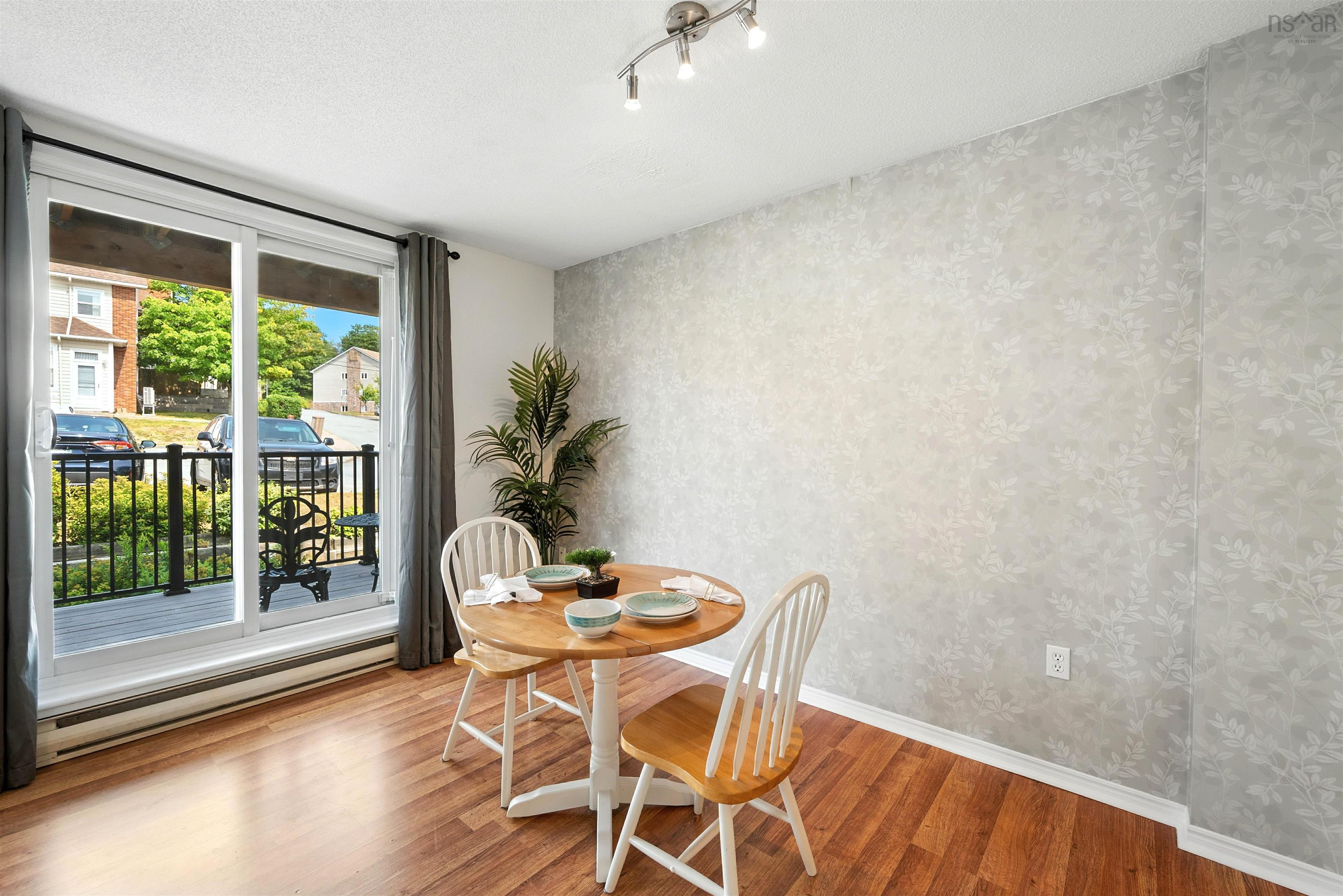 $279,000.00: 206 79 Collins Grove, Dartmouth