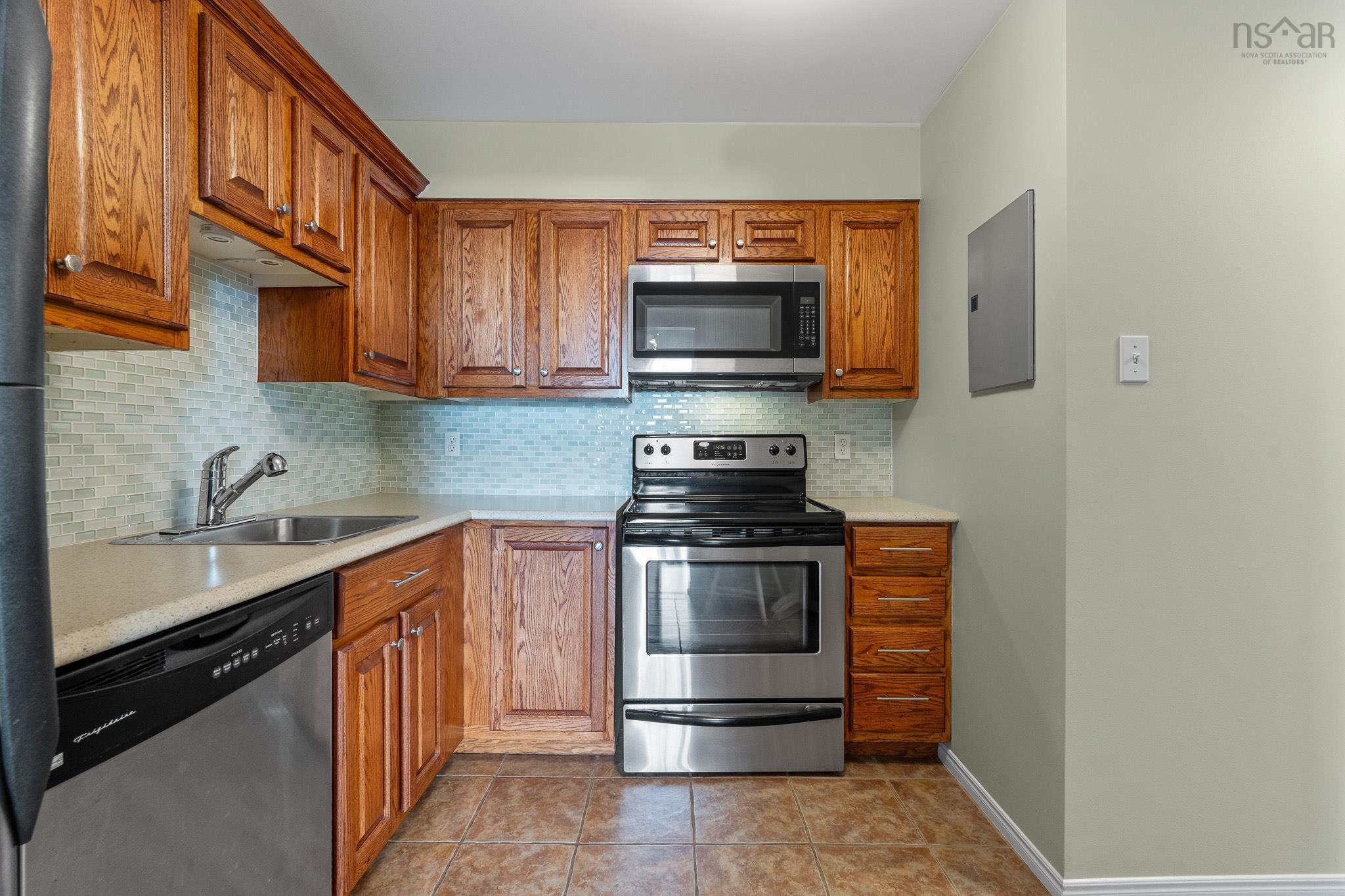 $279,000.00: 206 79 Collins Grove, Dartmouth