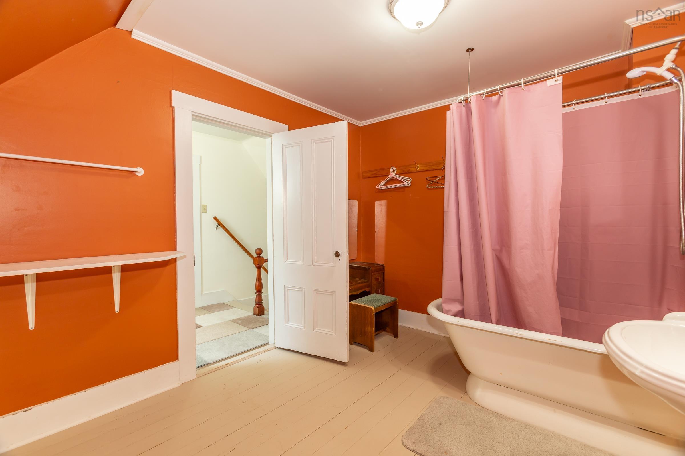 $279,000.00: 7498 Highway 340, Weymouth