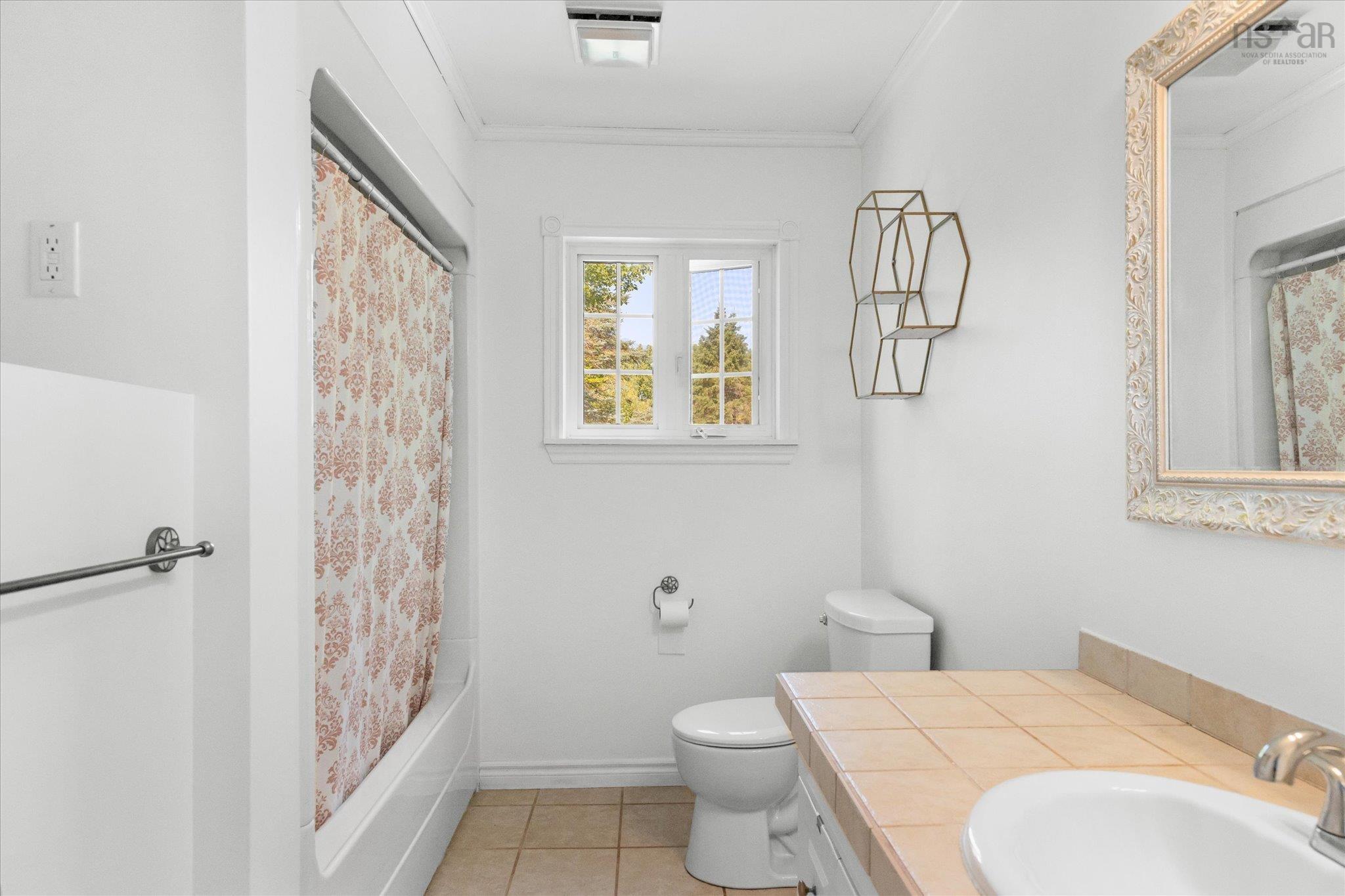 $479,900.00: 100 Old Northwest Road, Fauxburg