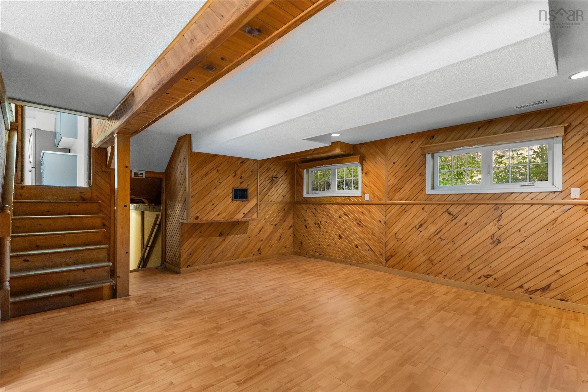 $479,900.00: 100 Old Northwest Road, Fauxburg