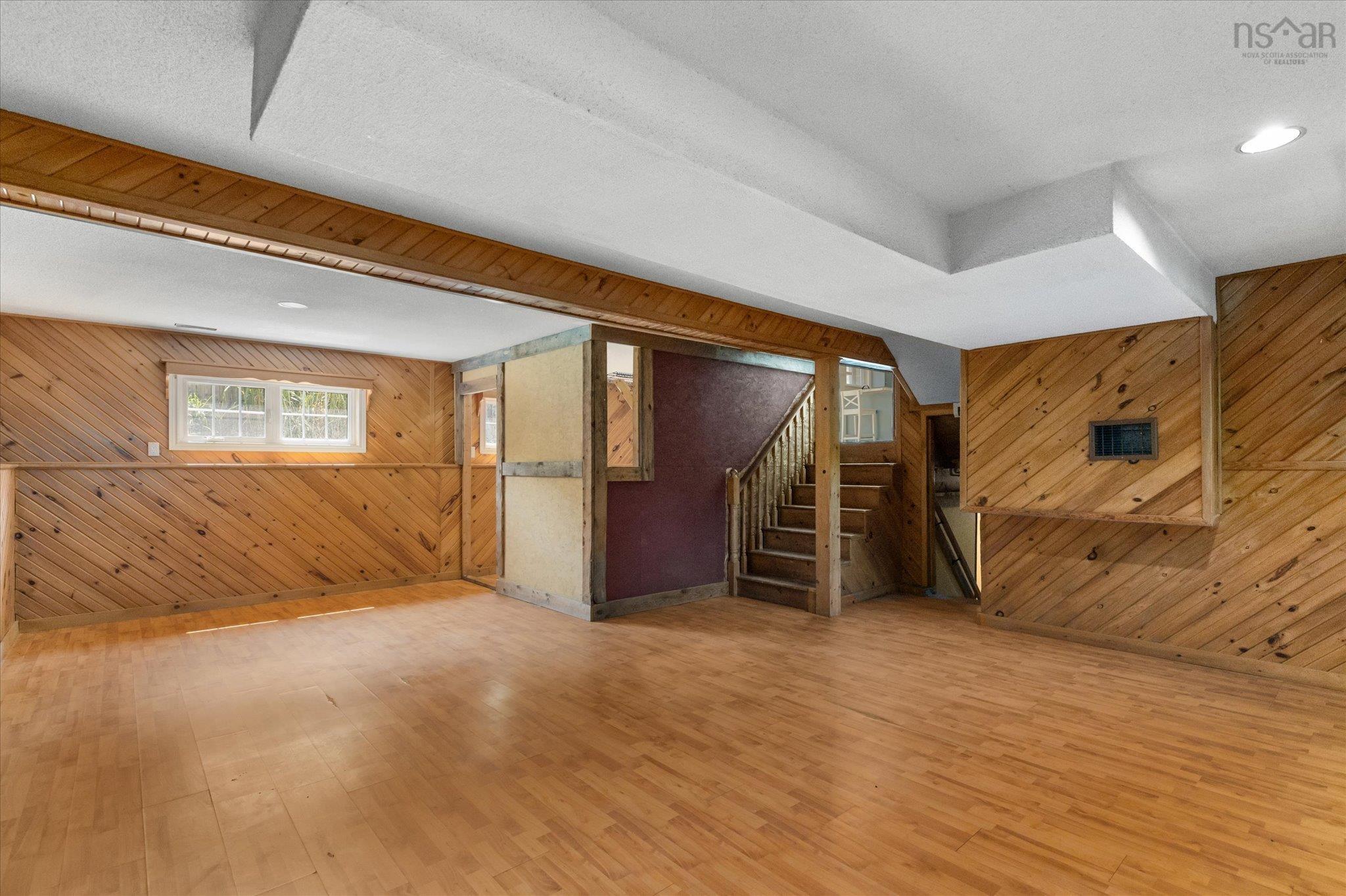 $479,900.00: 100 Old Northwest Road, Fauxburg