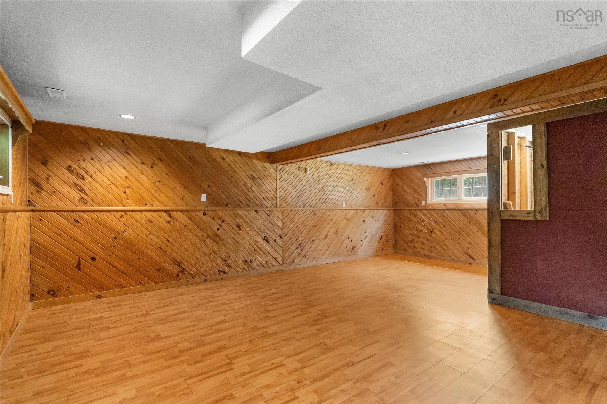 $479,900.00: 100 Old Northwest Road, Fauxburg