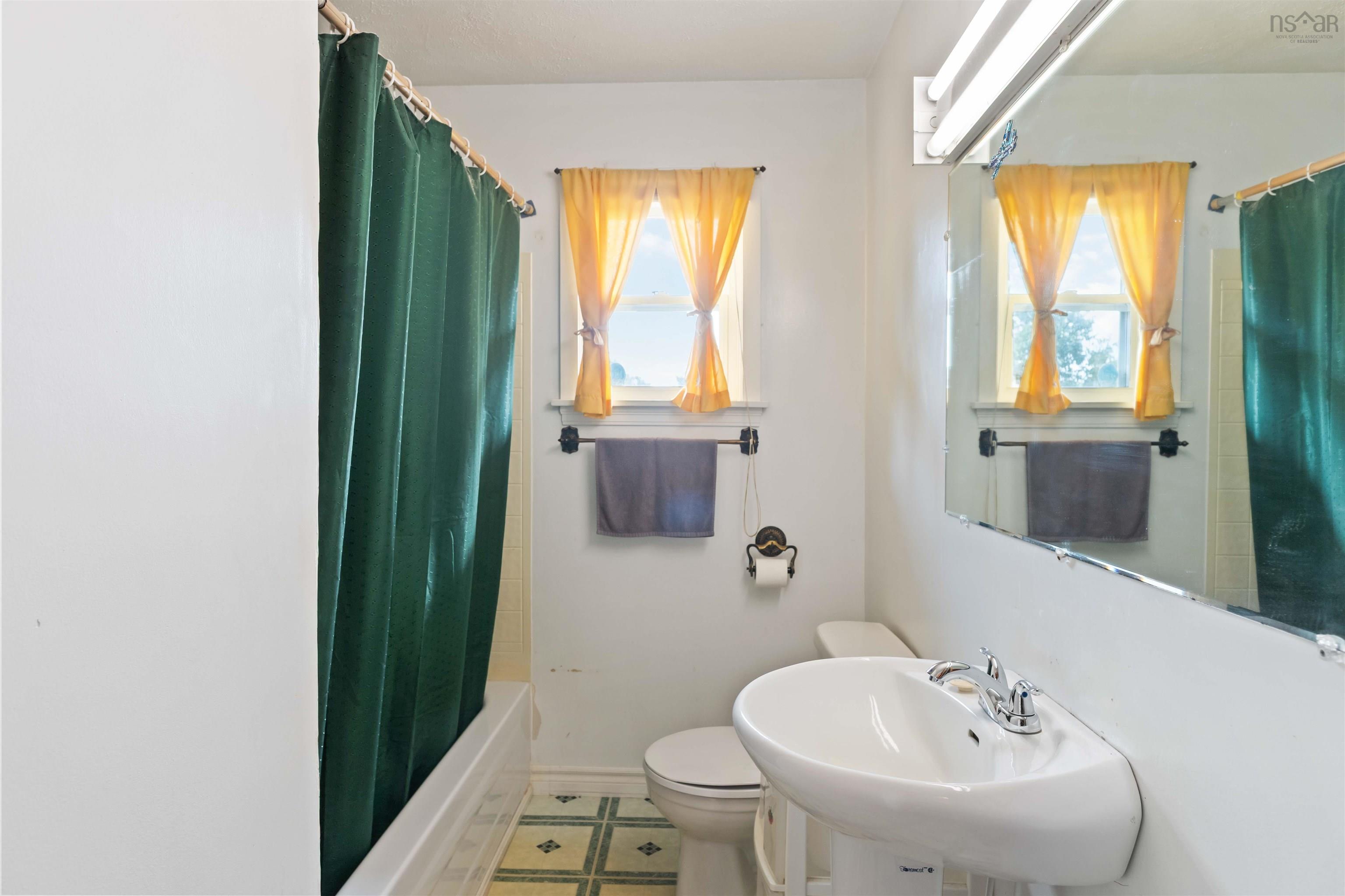 $299,900.00: 42 Willow Street, East Kingston