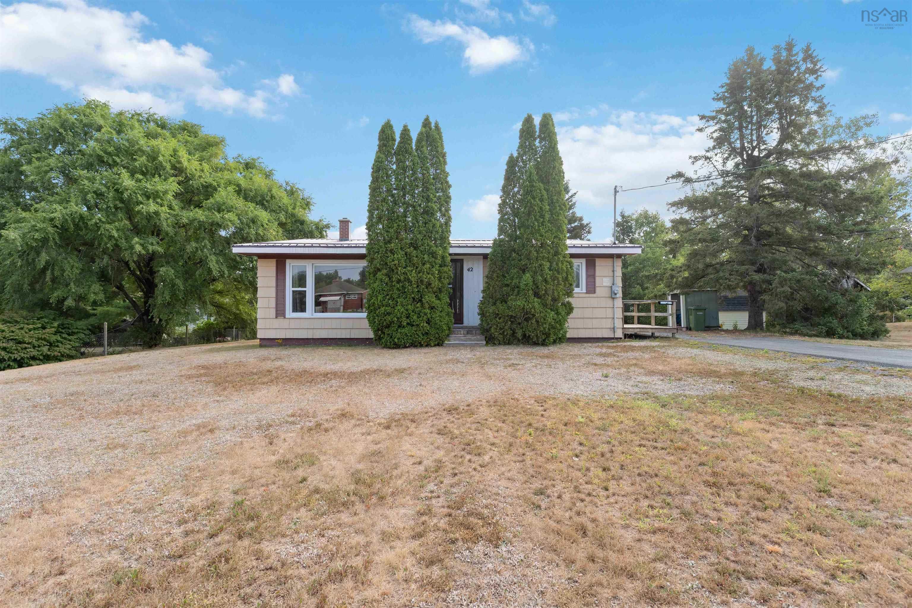 $299,900.00: 42 Willow Street, East Kingston