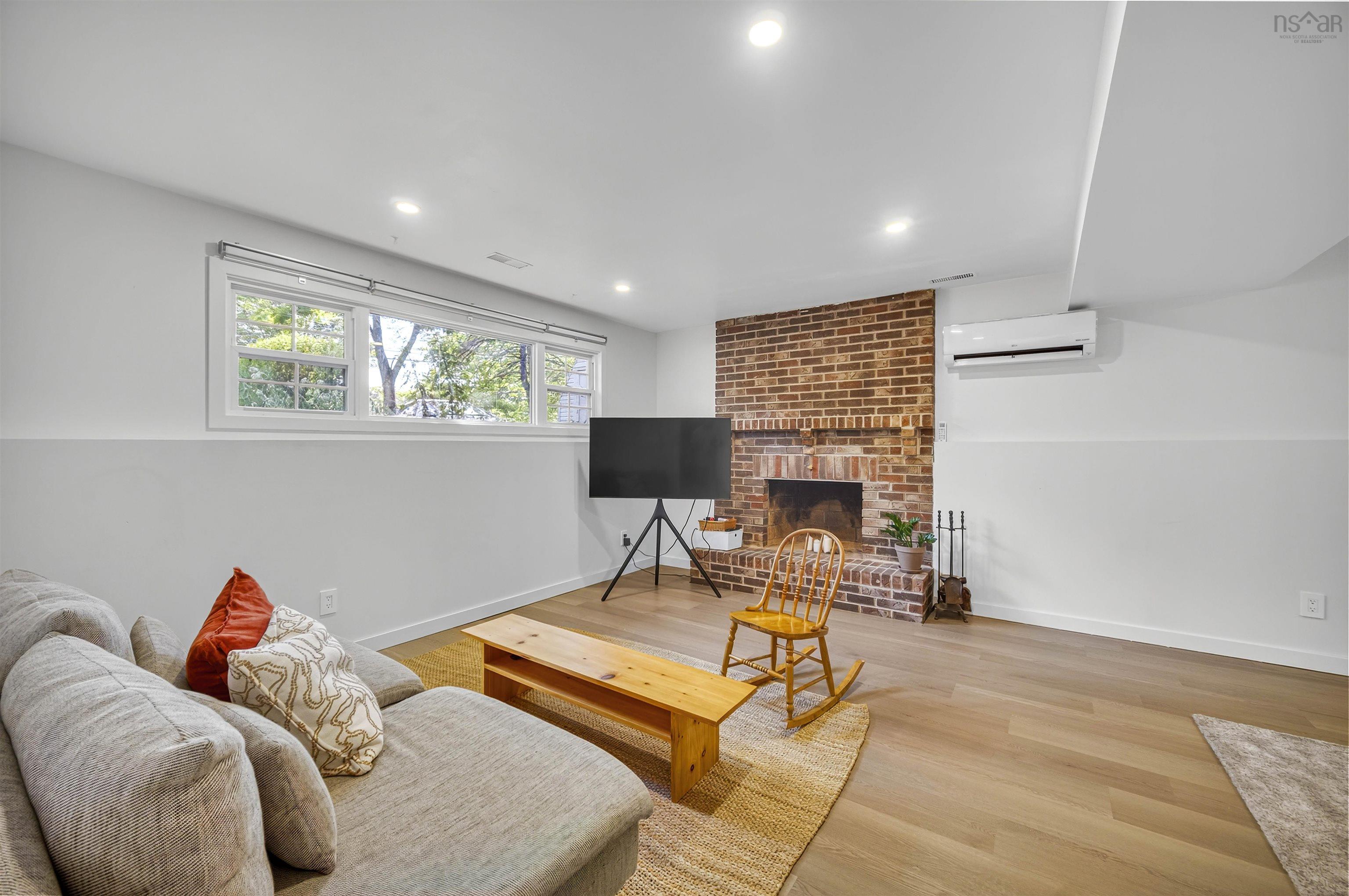 $525,000.00: 24 Colby Drive, Colby Village