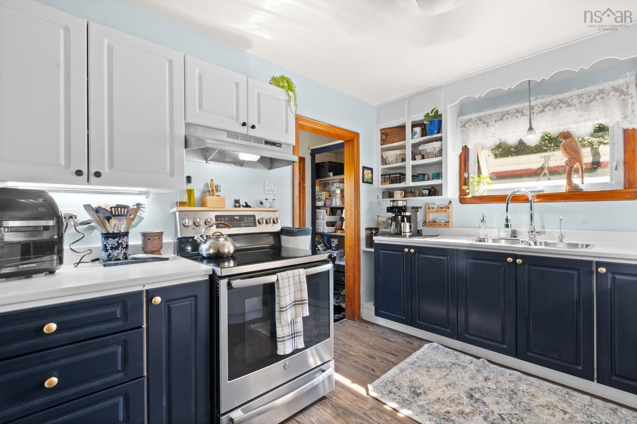 $499,900.00: 2152 St. Margarets Bay Road, Timberlea