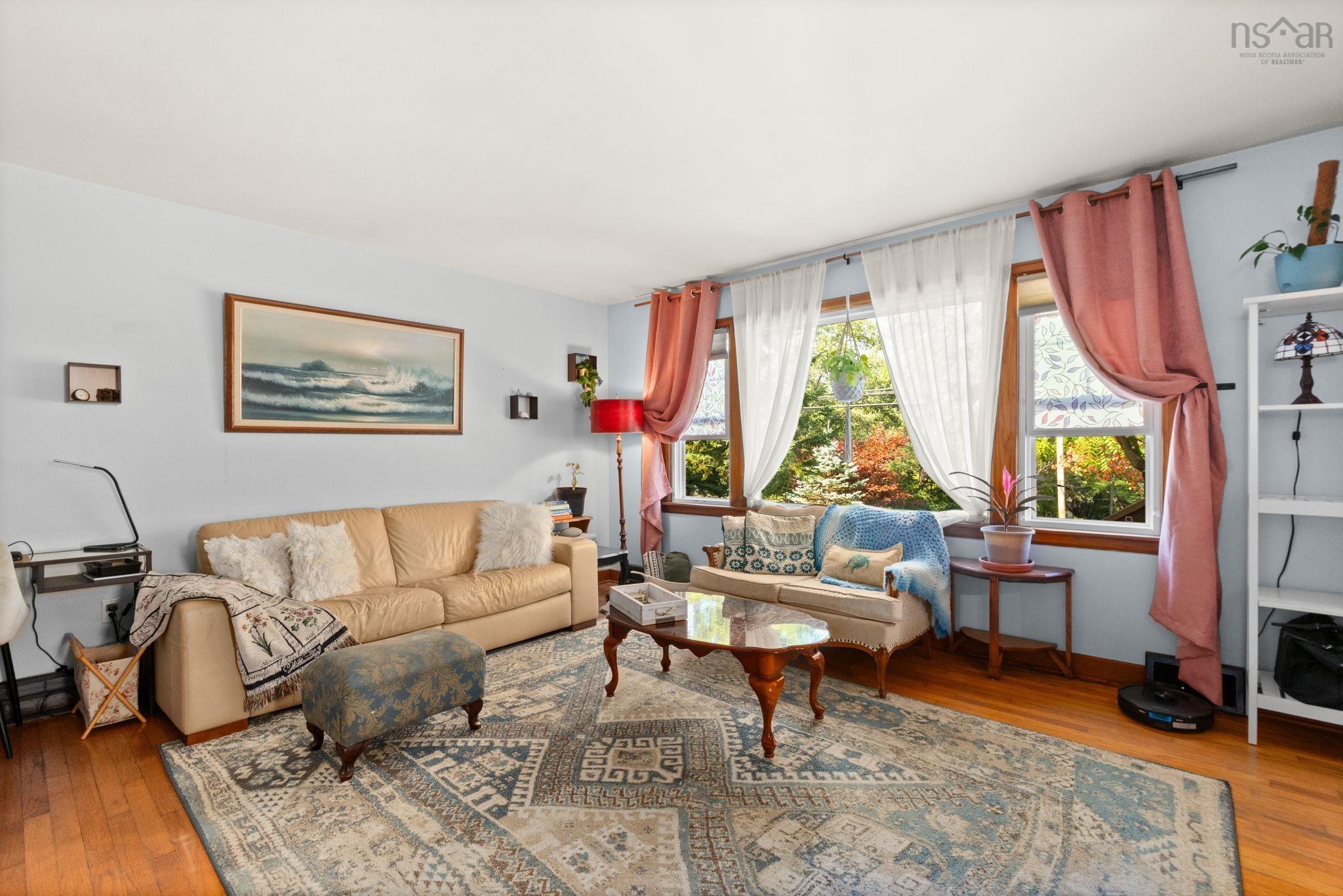 $499,900.00: 2152 St. Margarets Bay Road, Timberlea