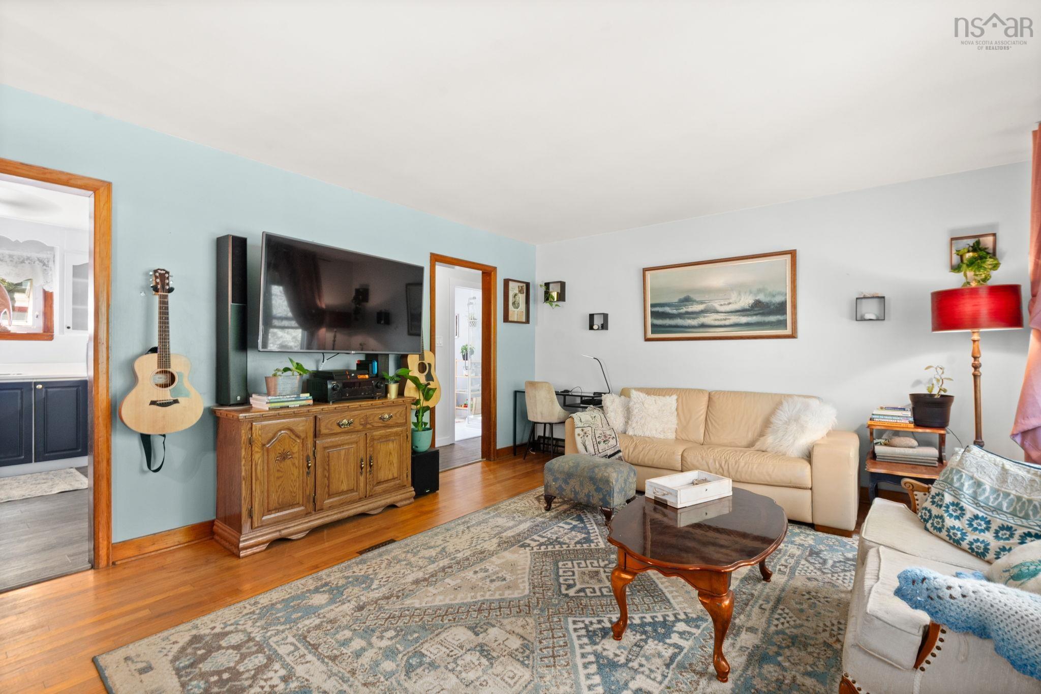 $499,900.00: 2152 St. Margarets Bay Road, Timberlea