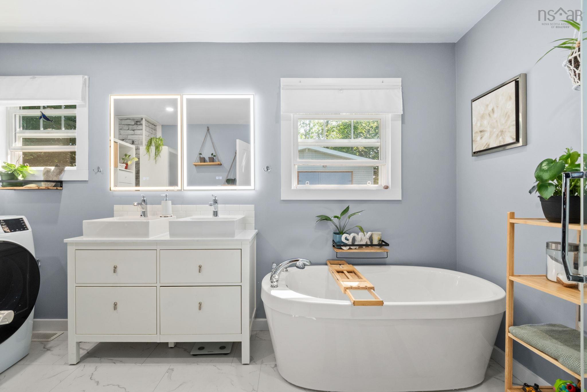 $499,900.00: 2152 St. Margarets Bay Road, Timberlea