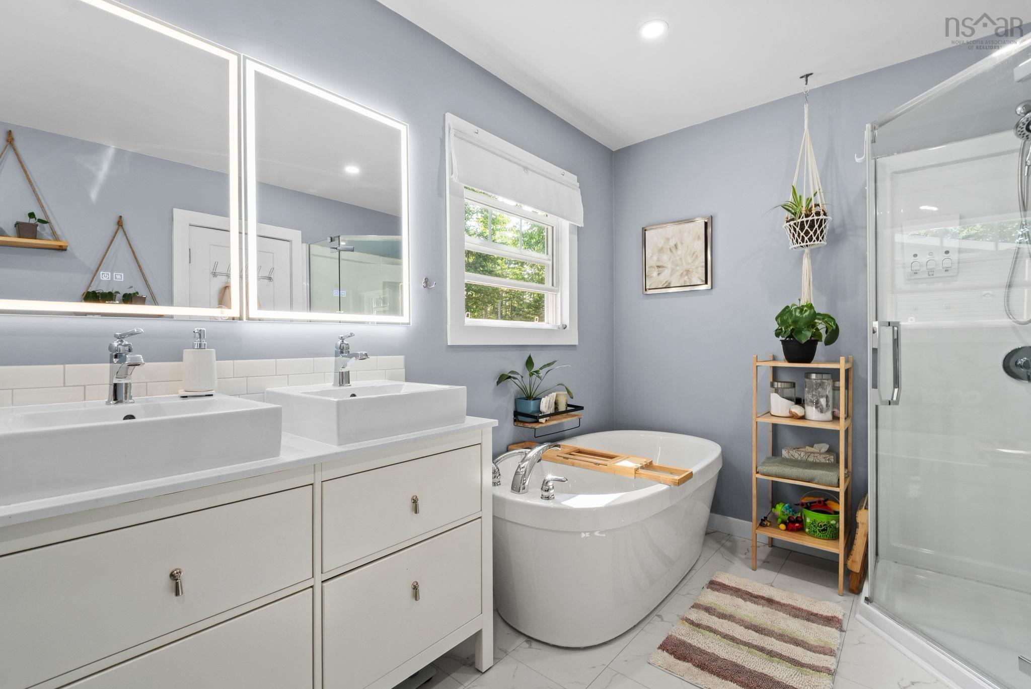 $499,900.00: 2152 St. Margarets Bay Road, Timberlea