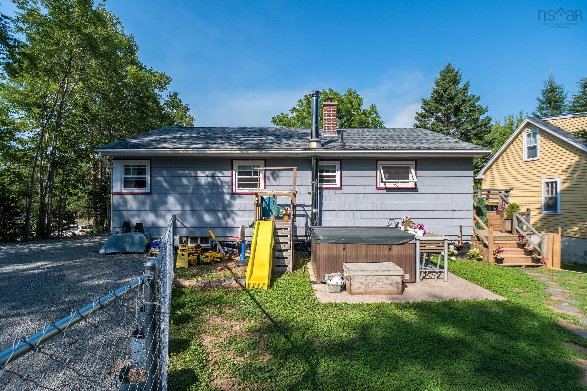 $499,900.00: 2152 St. Margarets Bay Road, Timberlea