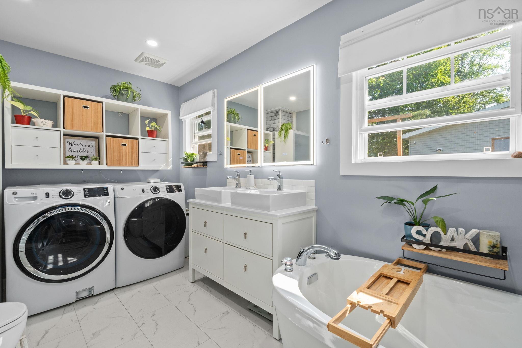 $499,900.00: 2152 St. Margarets Bay Road, Timberlea