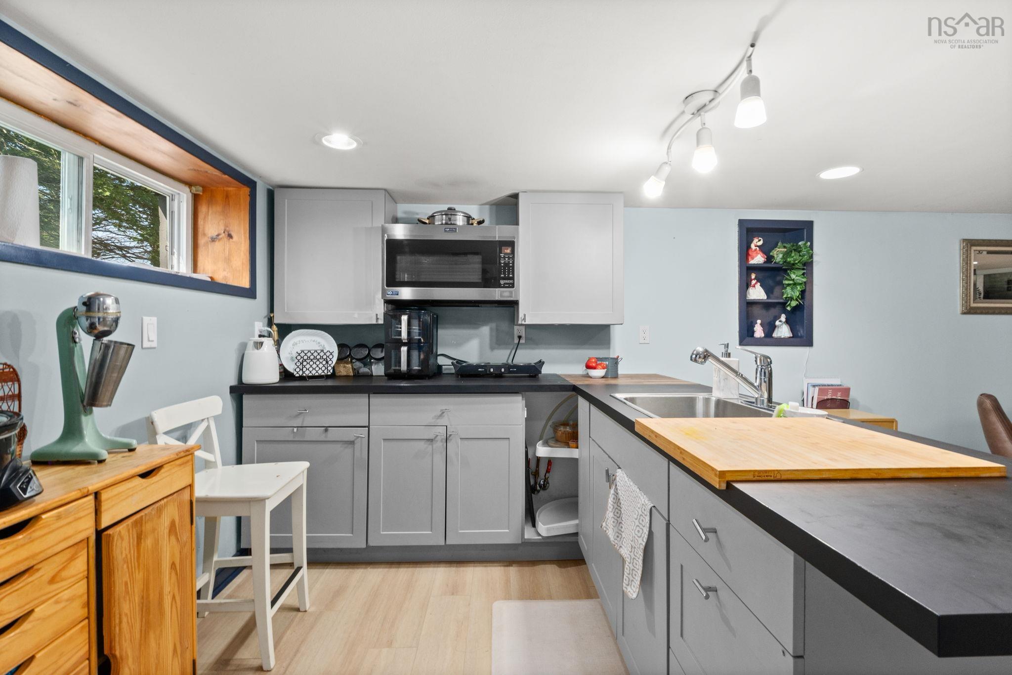 $499,900.00: 2152 St. Margarets Bay Road, Timberlea