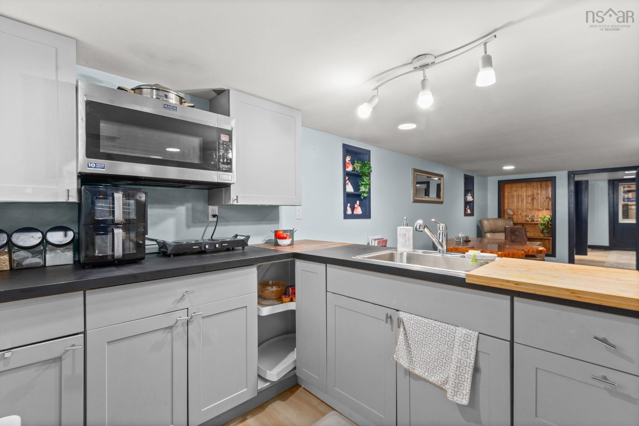 $499,900.00: 2152 St. Margarets Bay Road, Timberlea