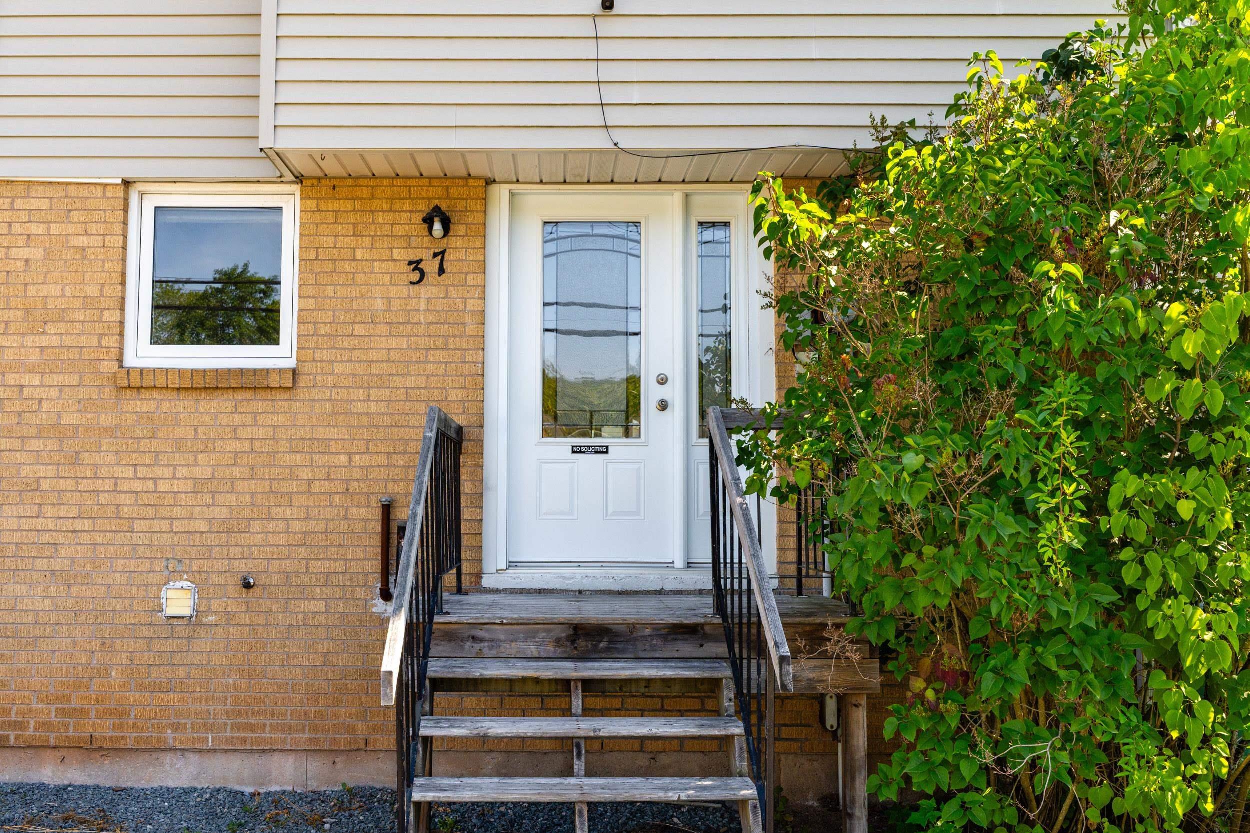 $374,900.00: 37 Circassion Drive, Dartmouth