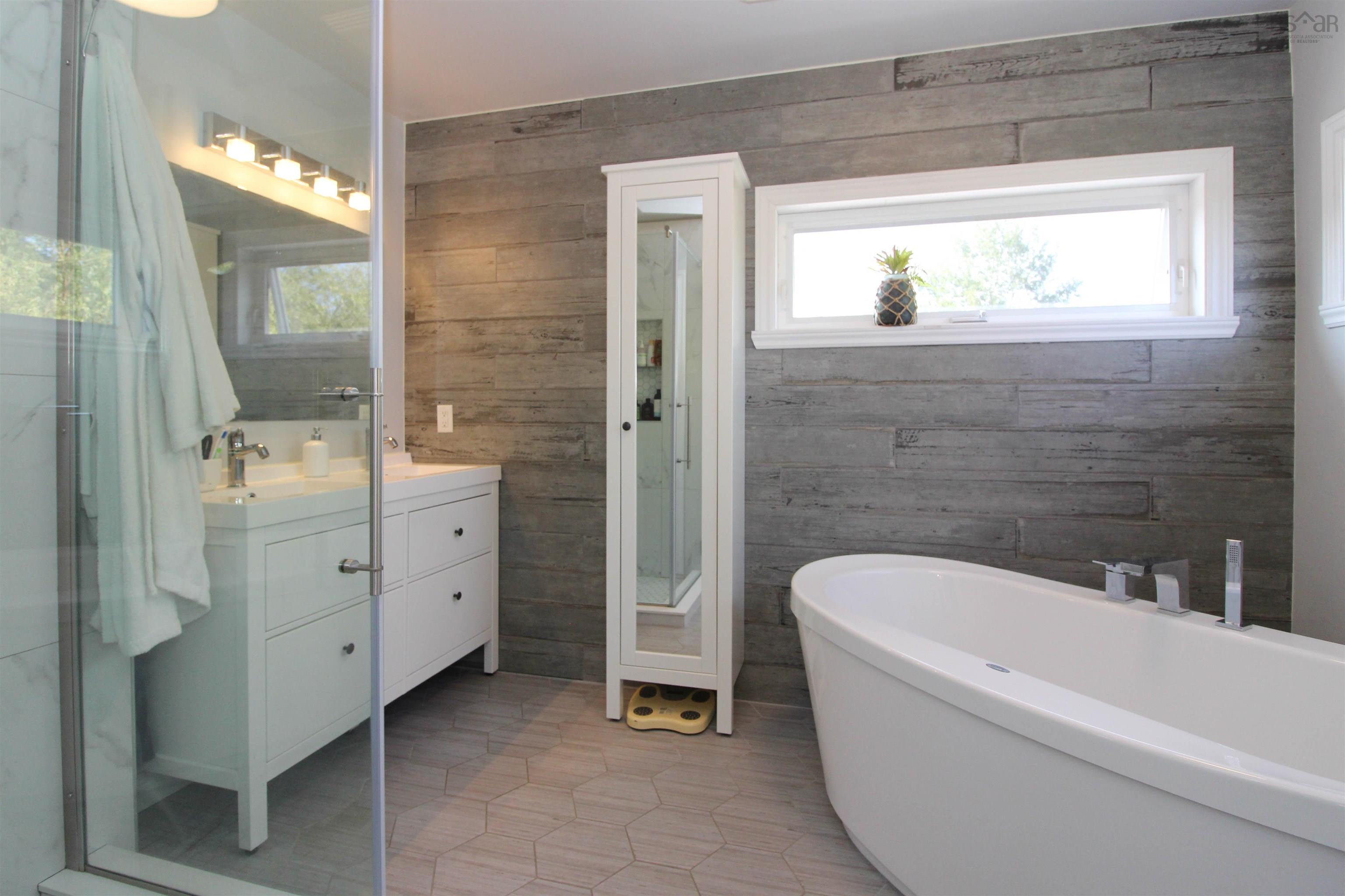 $660,000.00: 60 Glenabbey Drive, Murray Siding