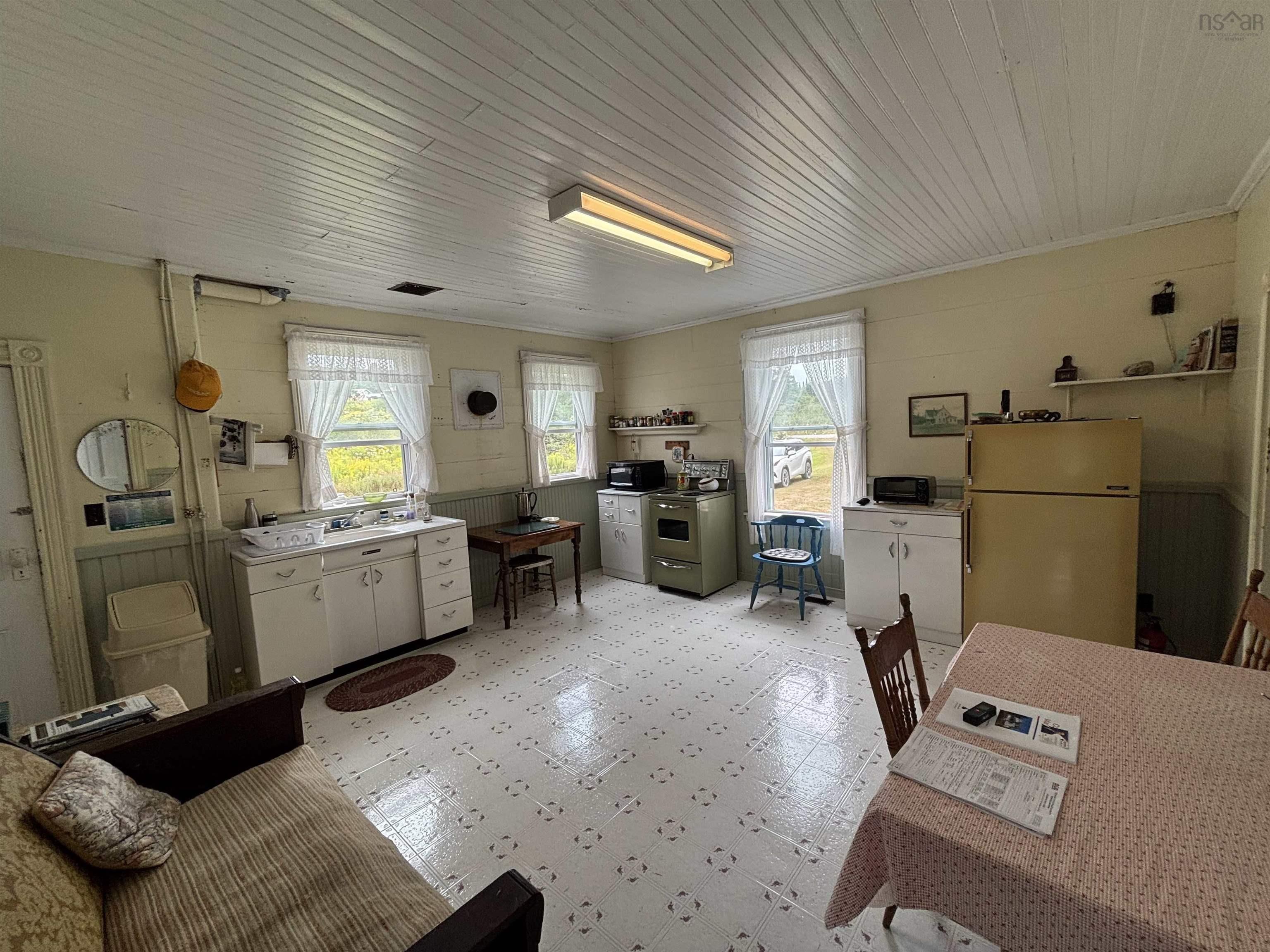 $449,000.00: 2121 Loch Lomond Road, Loch Lomond