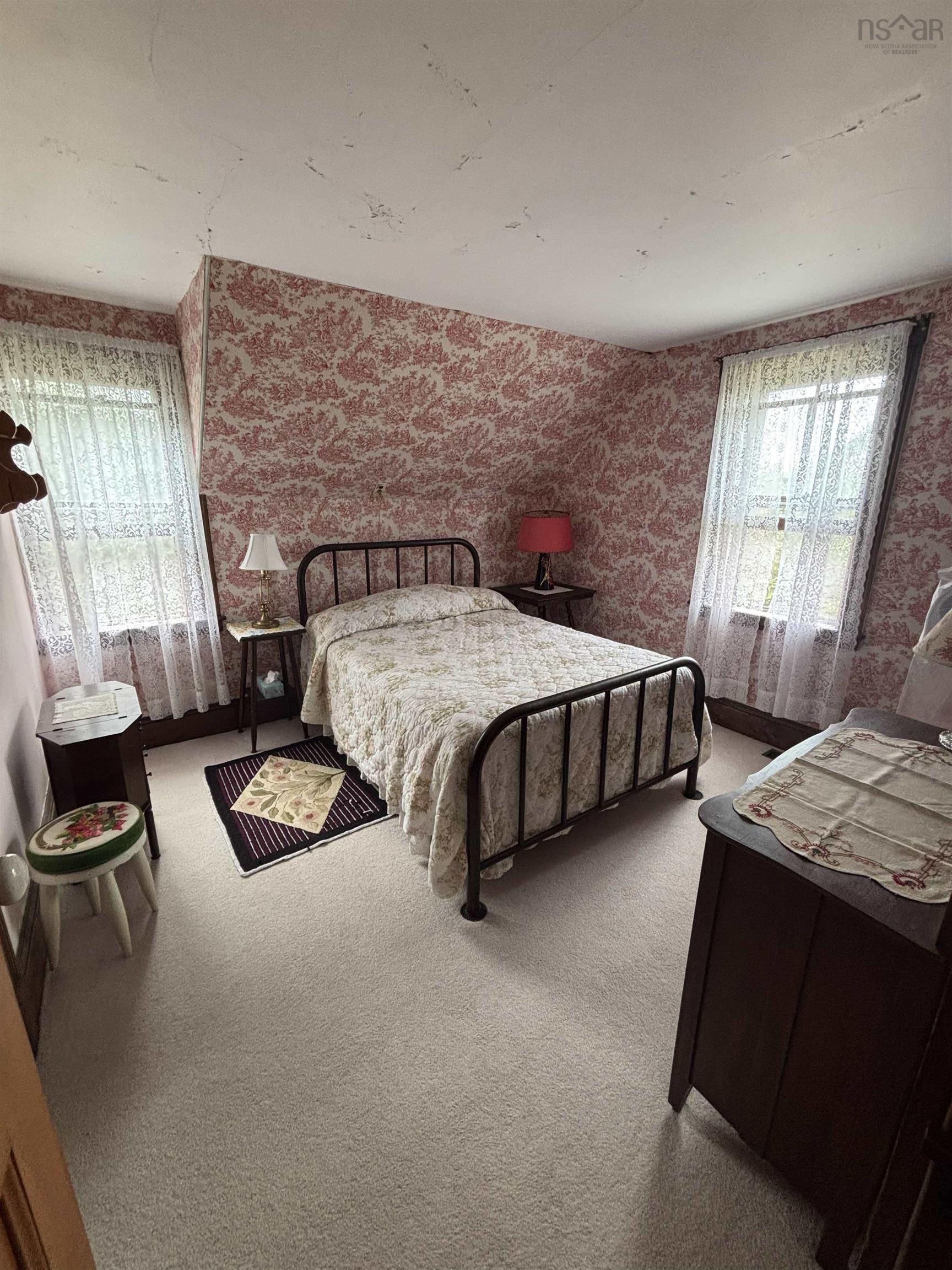 $449,000.00: 2121 Loch Lomond Road, Loch Lomond