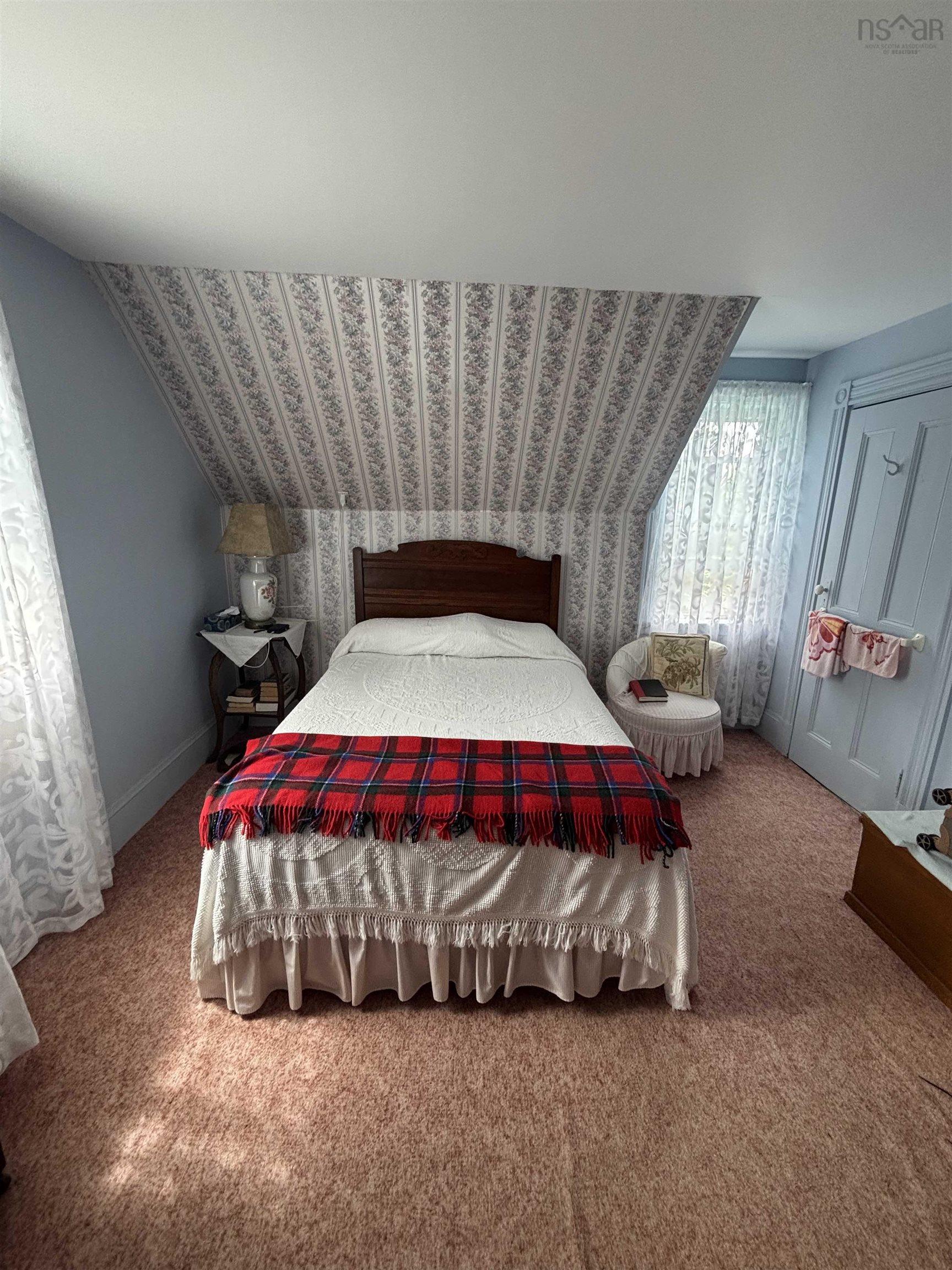 $449,000.00: 2121 Loch Lomond Road, Loch Lomond